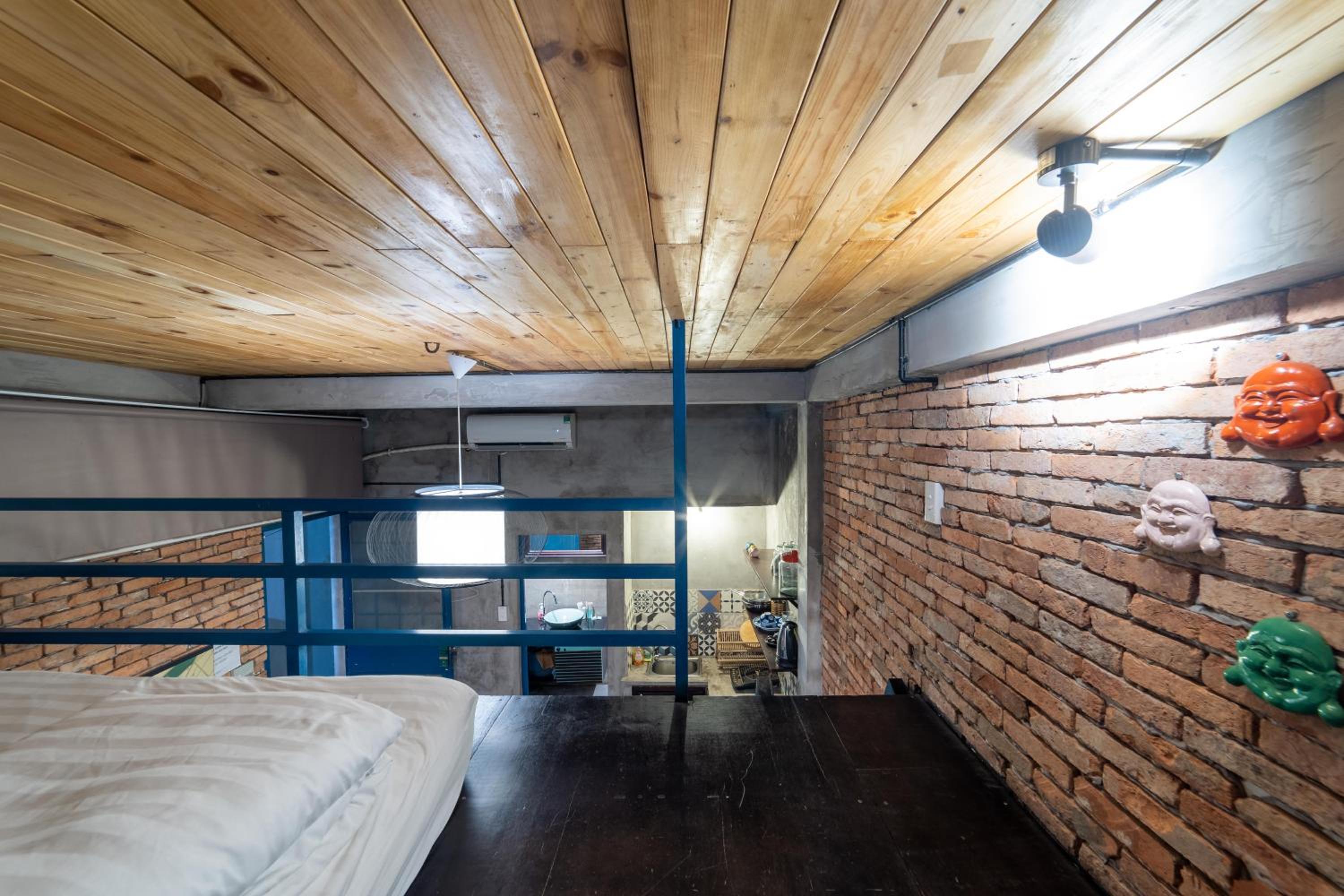Stay&Chill - S.1: Ancient studio nearby Bui Vien