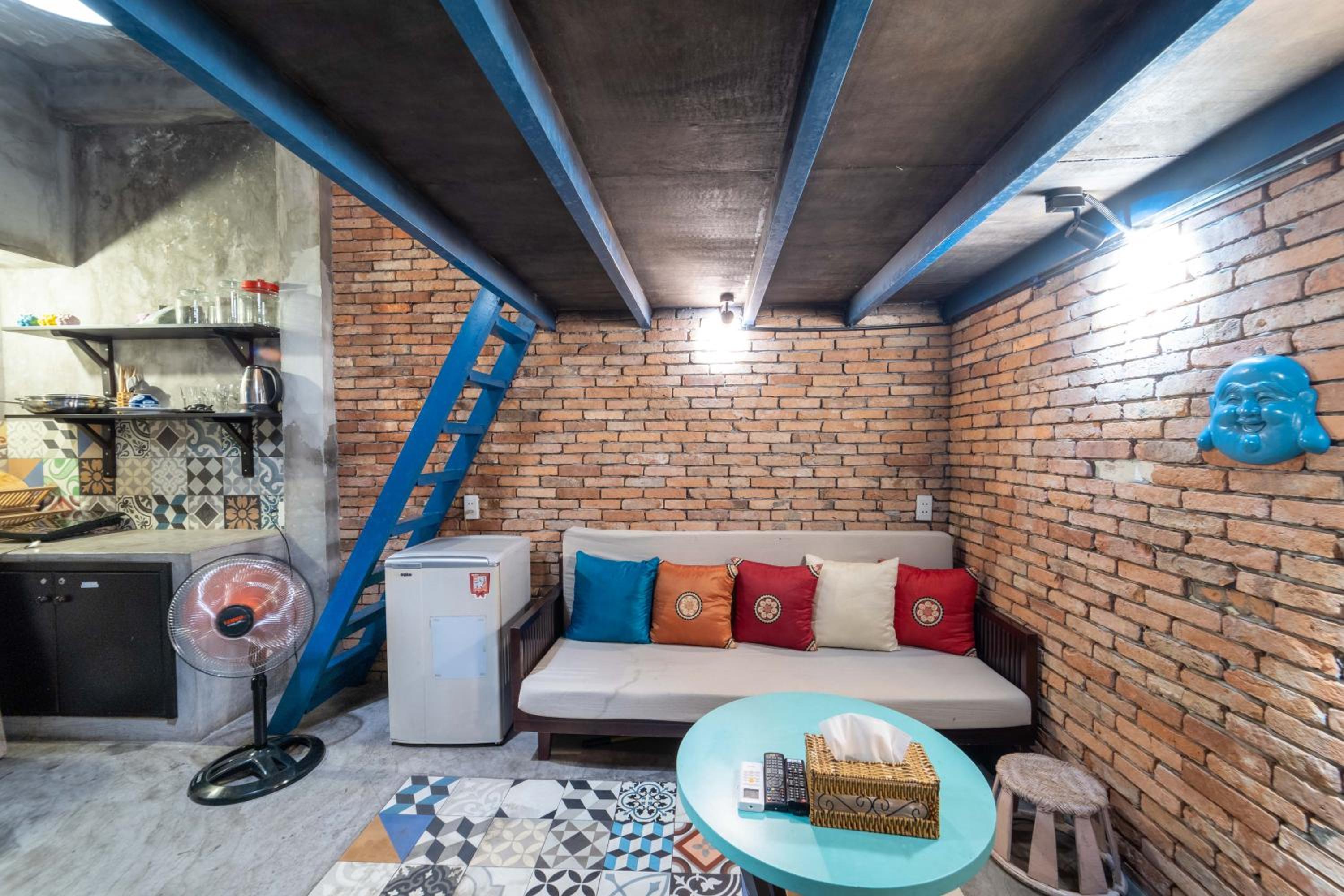 Stay&Chill - S.1: Ancient studio nearby Bui Vien