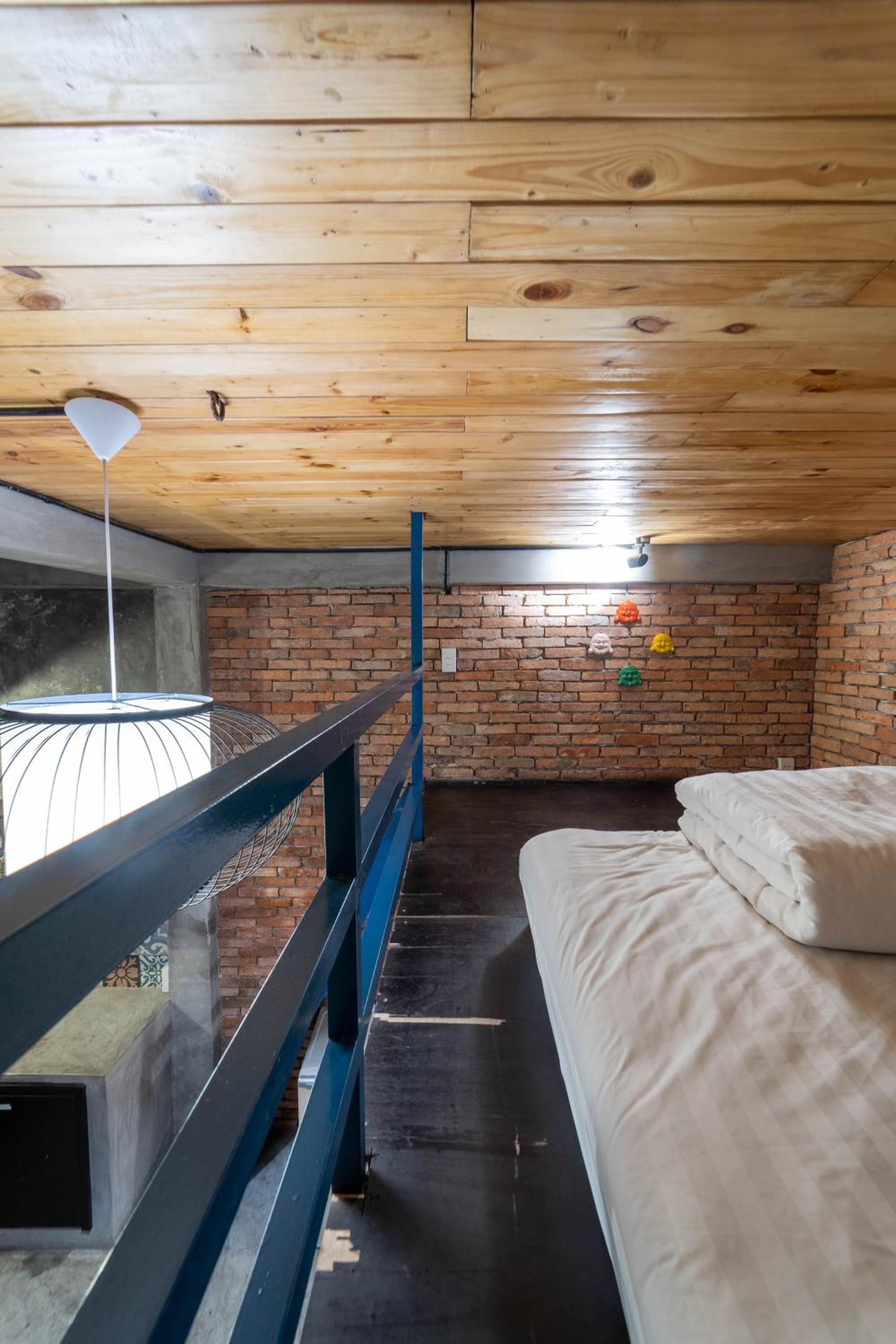 Stay&Chill - S.1: Ancient studio nearby Bui Vien