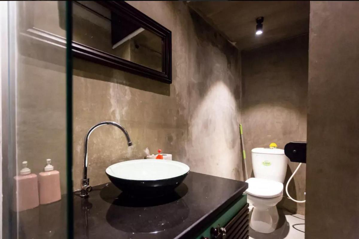 Stay&Chill - S.1: Ancient studio nearby Bui Vien