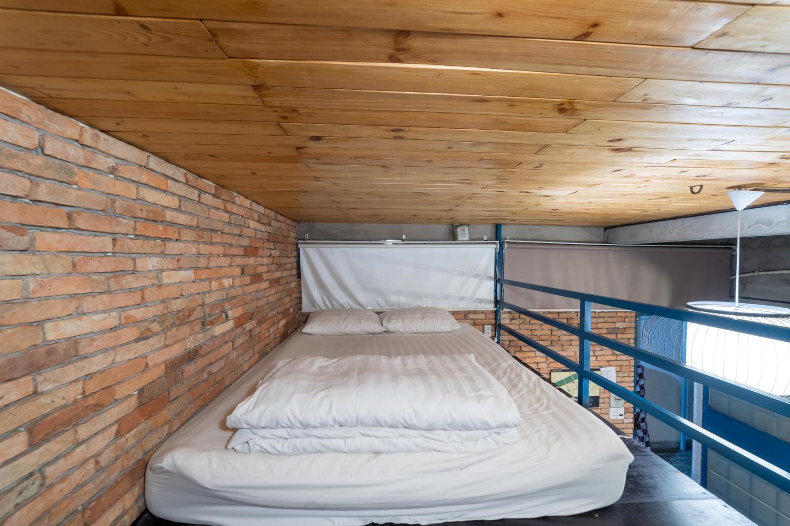 Stay&Chill - S.1: Ancient studio nearby Bui Vien