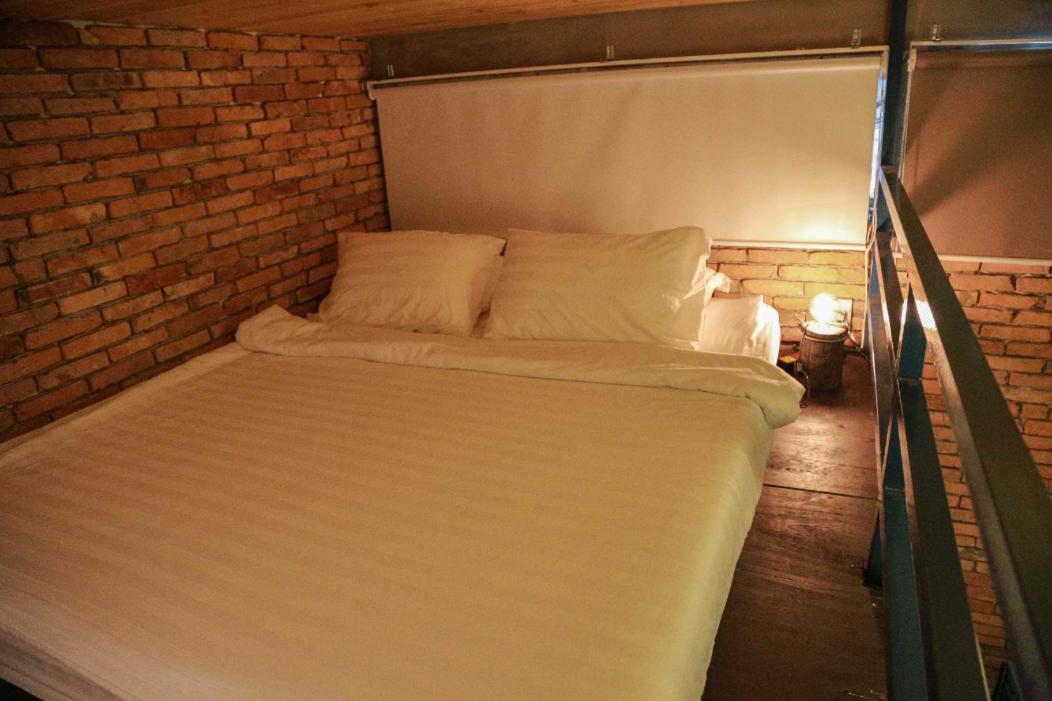 Stay&Chill - S.1: Ancient studio nearby Bui Vien