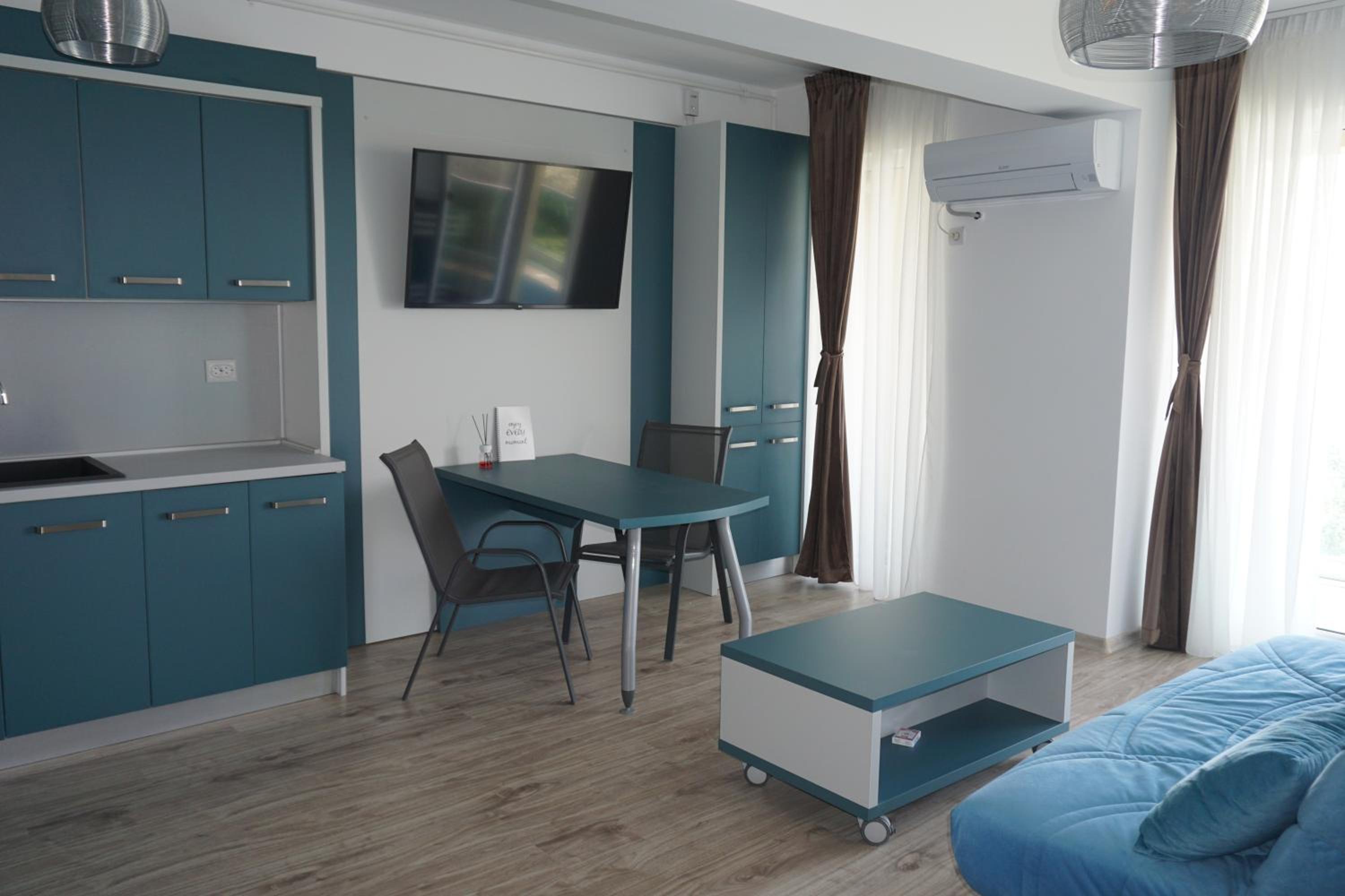 YOUR ESCAPE TO THE LAKE view 4