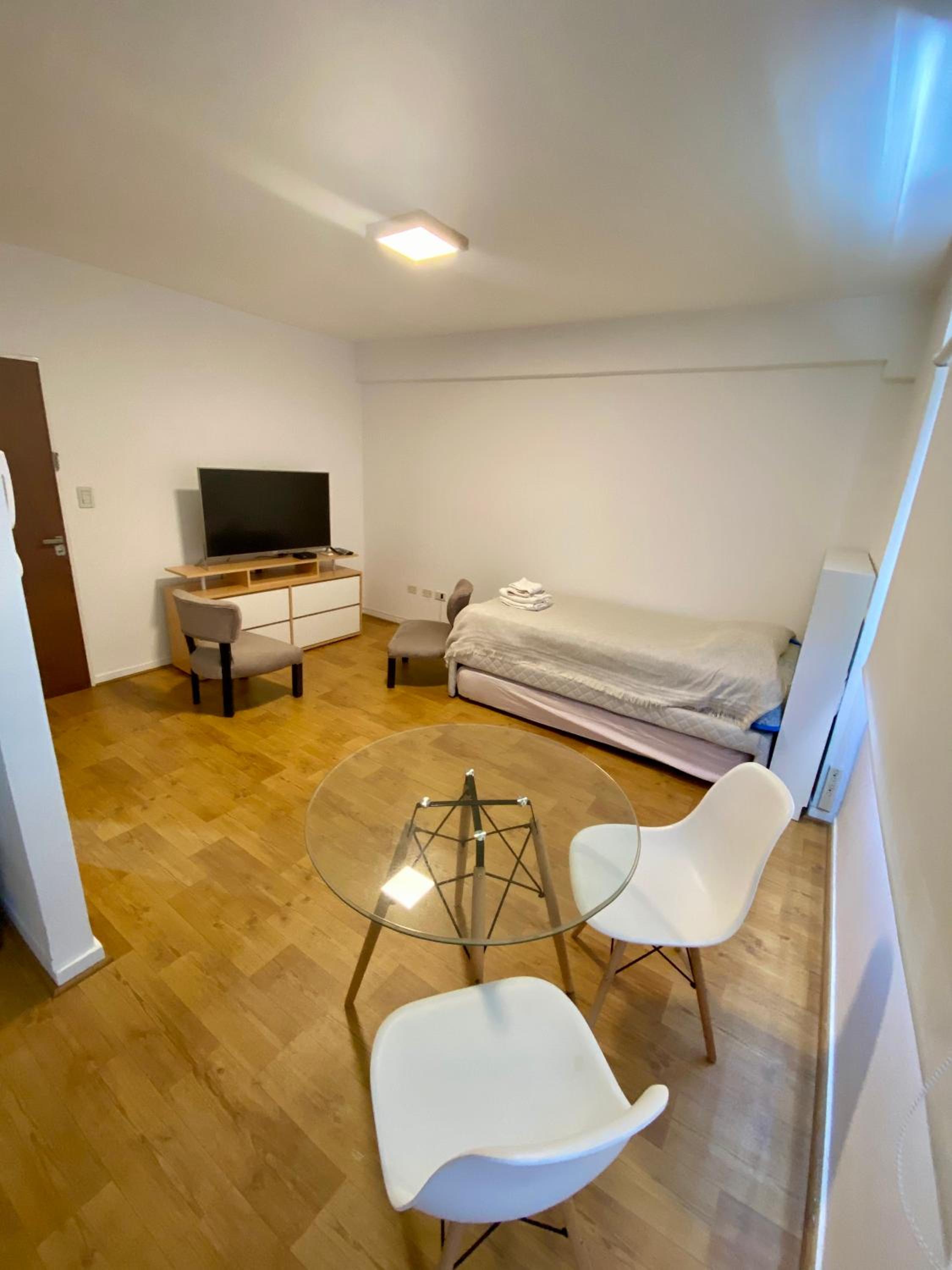 Estudio Monoambiente en Plaza Moreno