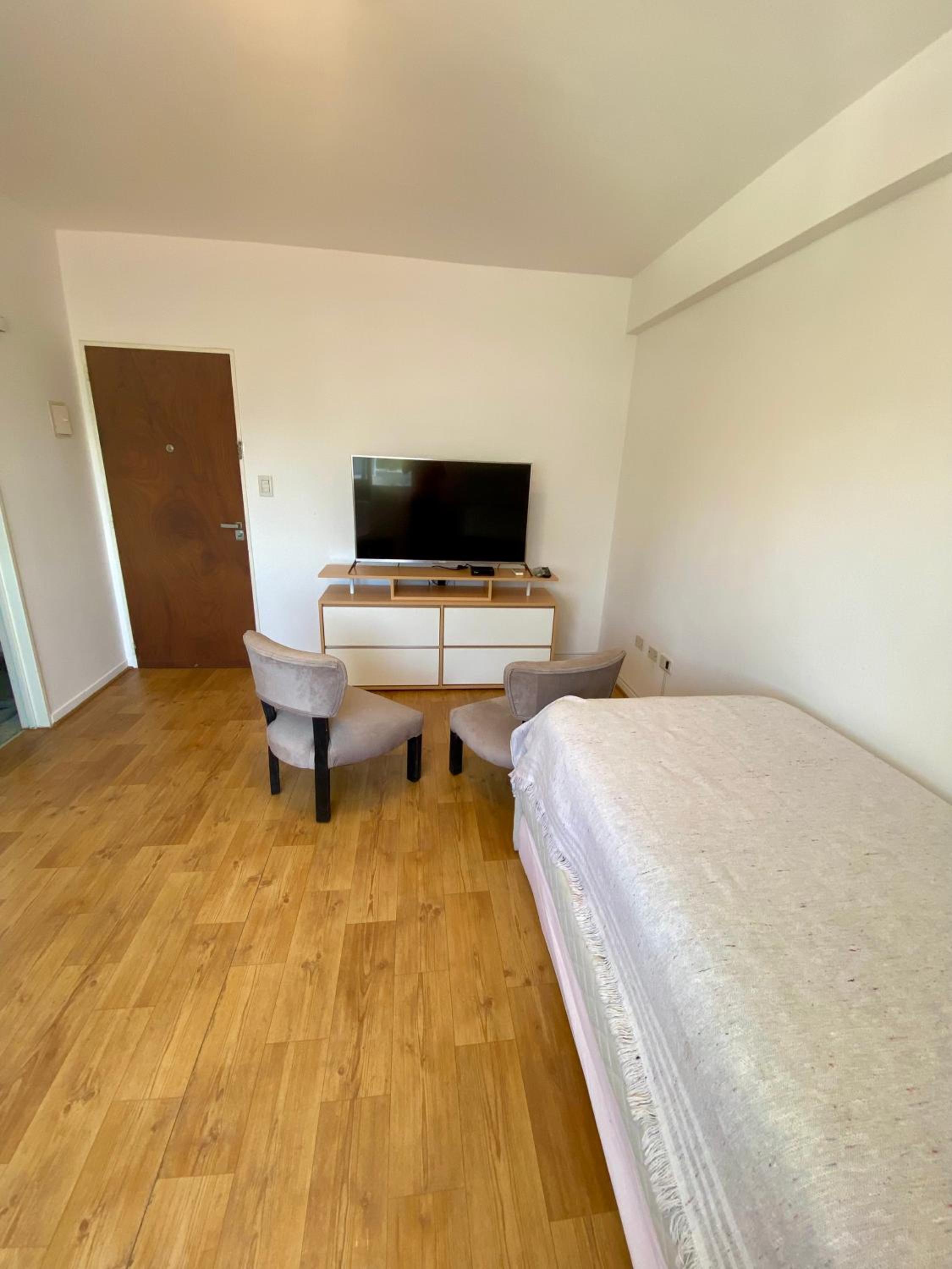 Estudio Monoambiente en Plaza Moreno
