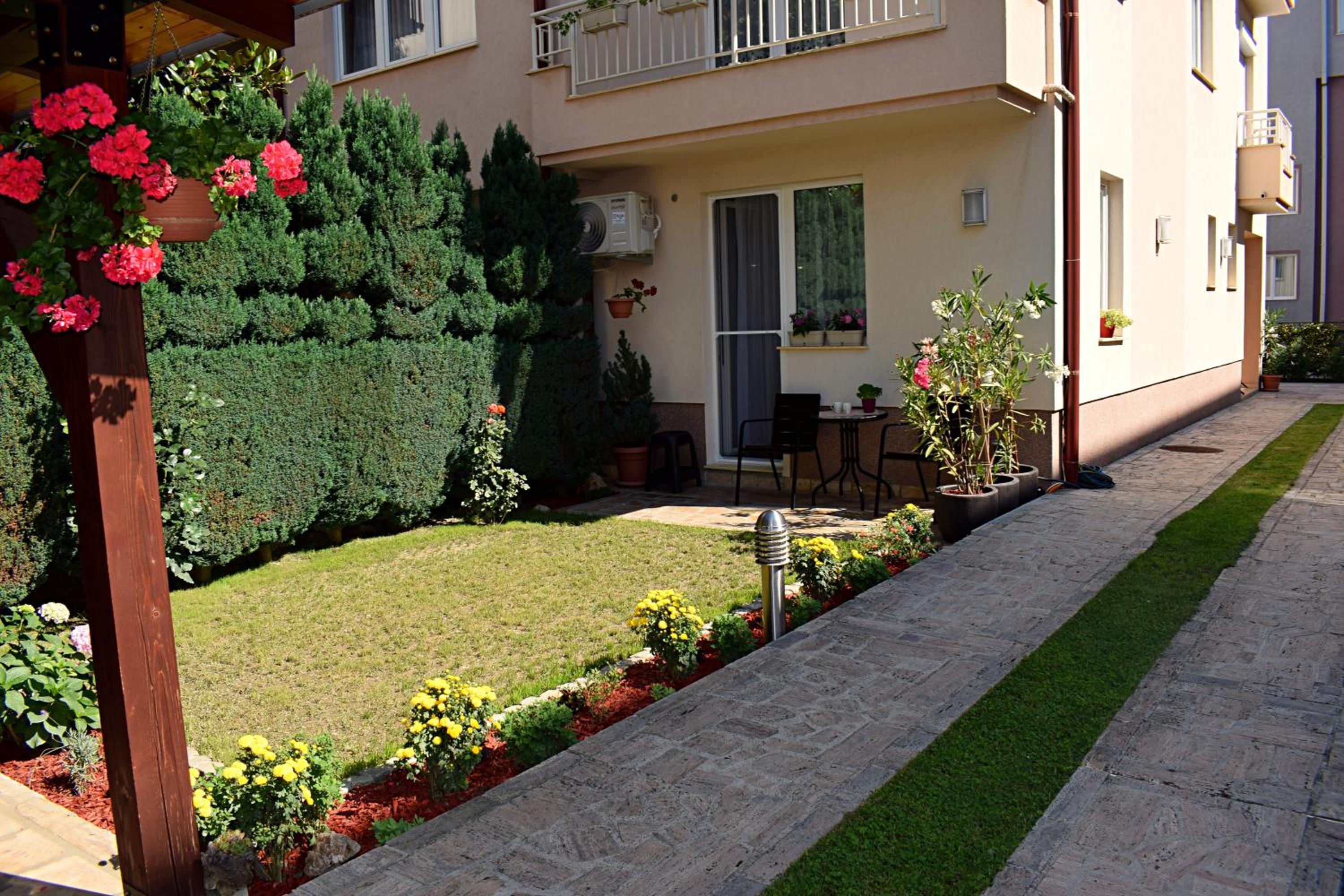 Photo 6