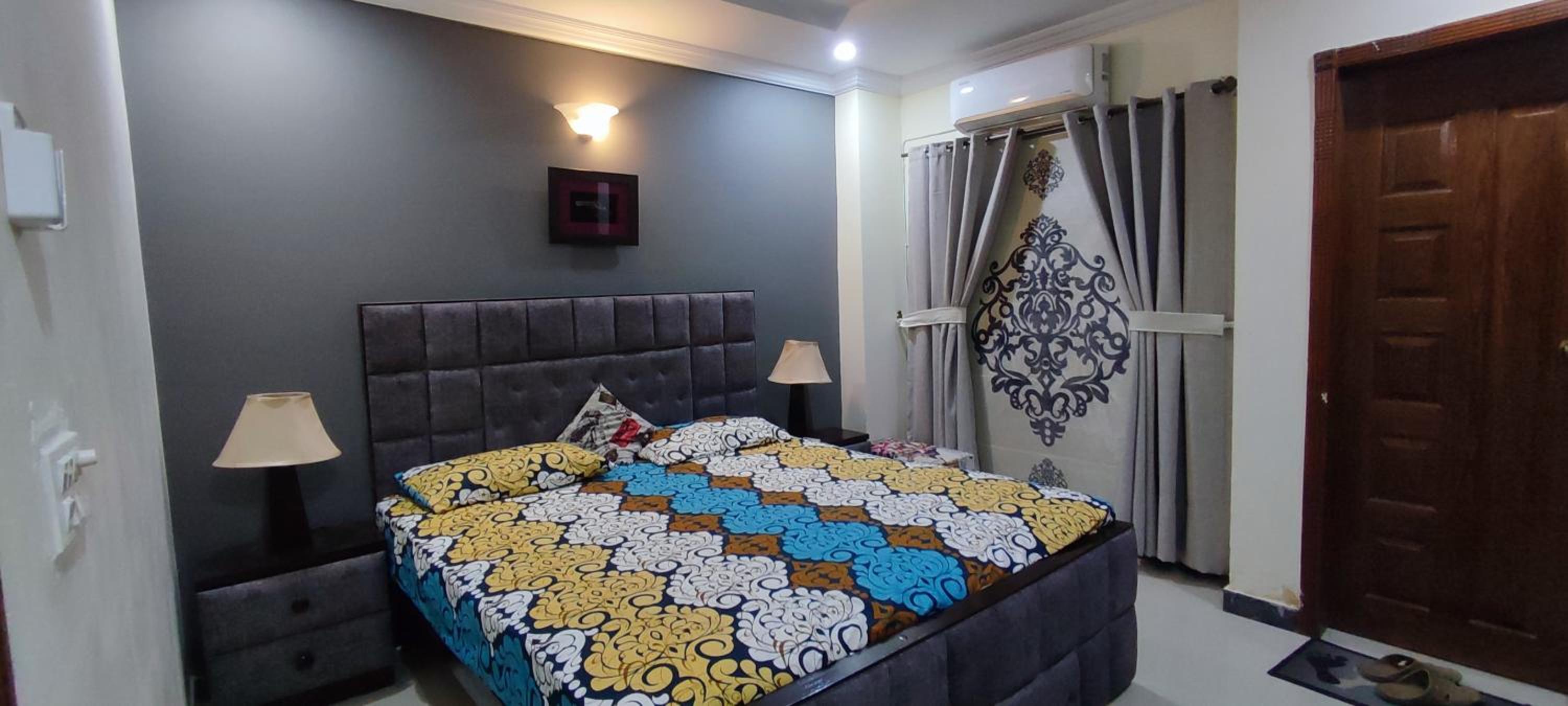 Luxurious Upscale 2Br with backup UPS Acs and wifi view 2