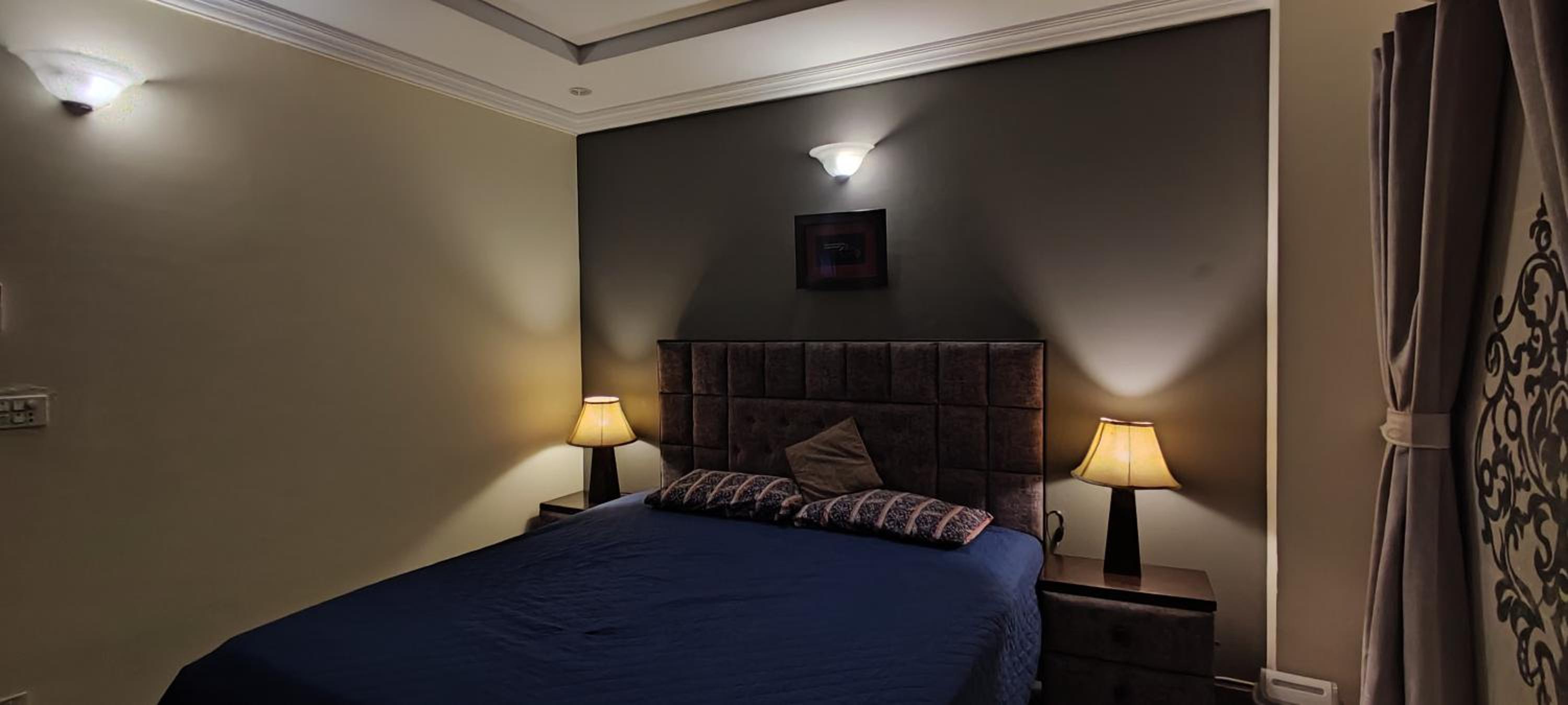 Luxurious Upscale 2Br with backup UPS Acs and wifi view 5