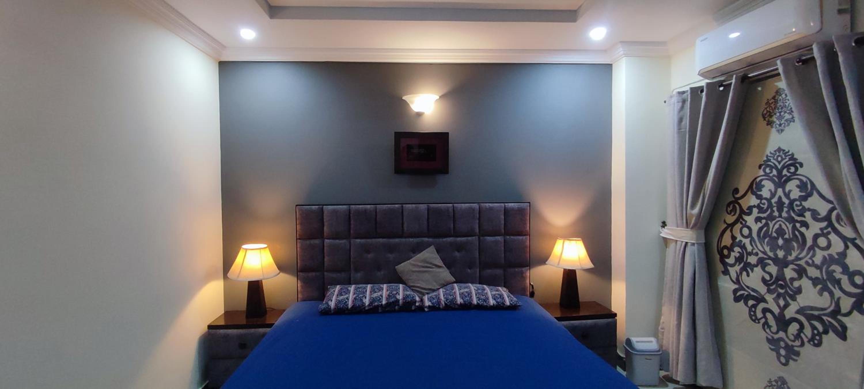 Luxurious Upscale 2Br with backup UPS Acs and wifi view 3
