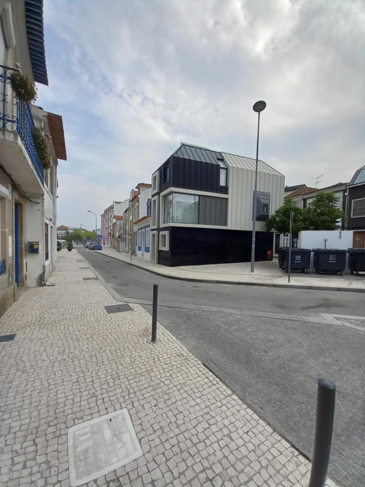 Casa Aveiro Modern House view 2