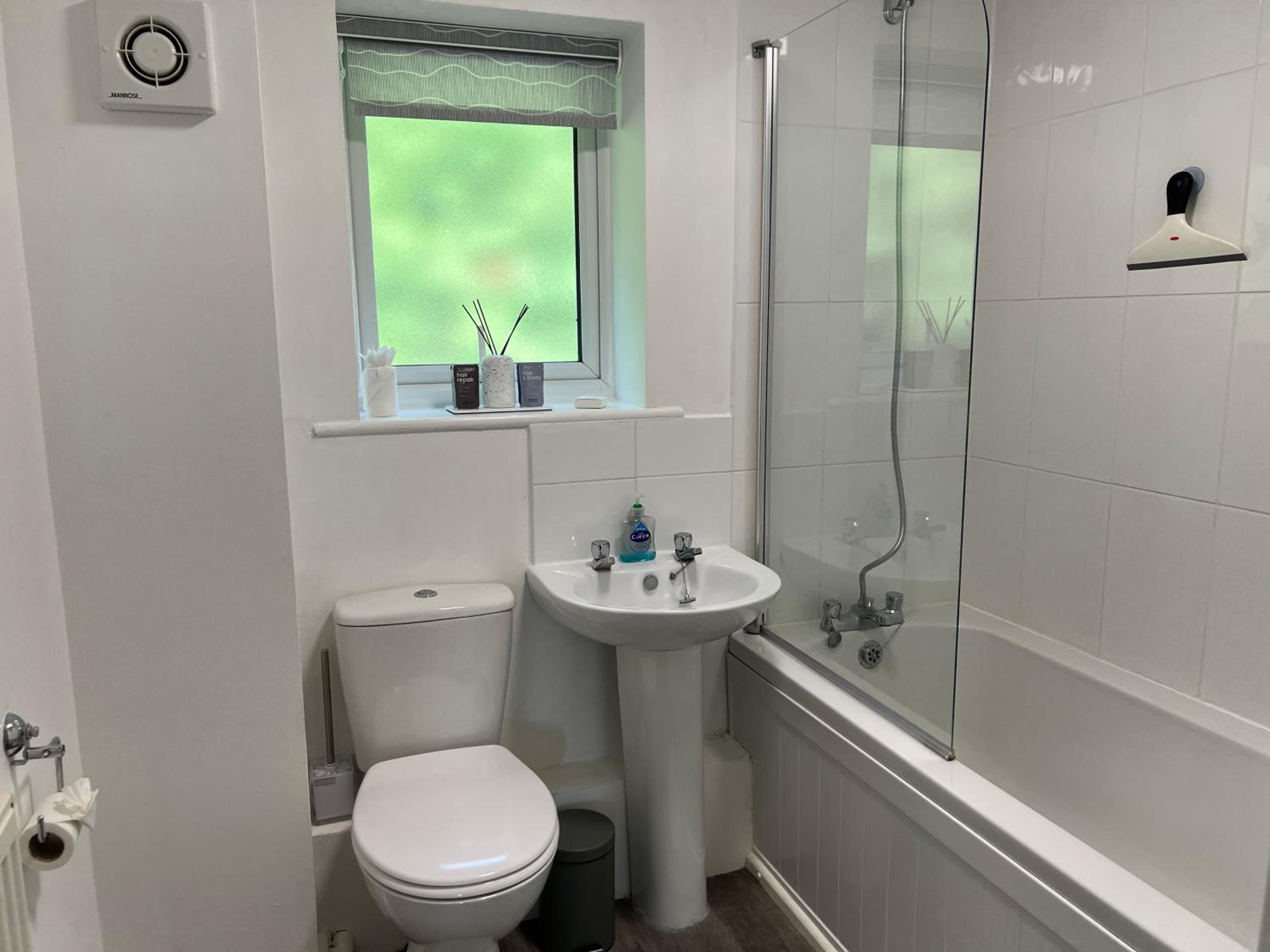 The Aldridge 2 Bedroom Apartment with FREE Parking view 4
