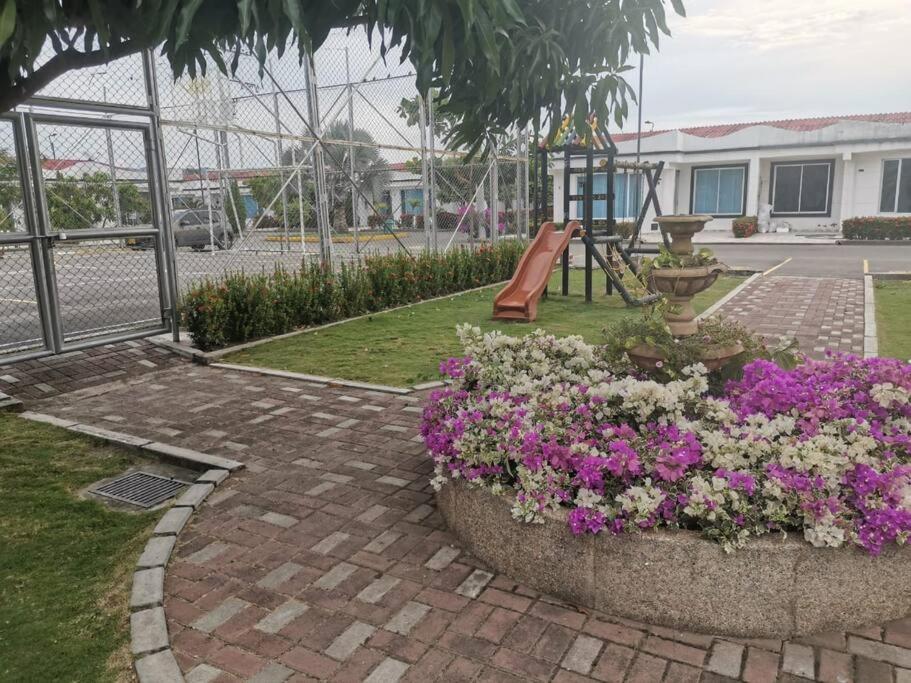 Agradable casa con piscina en tierra caliente