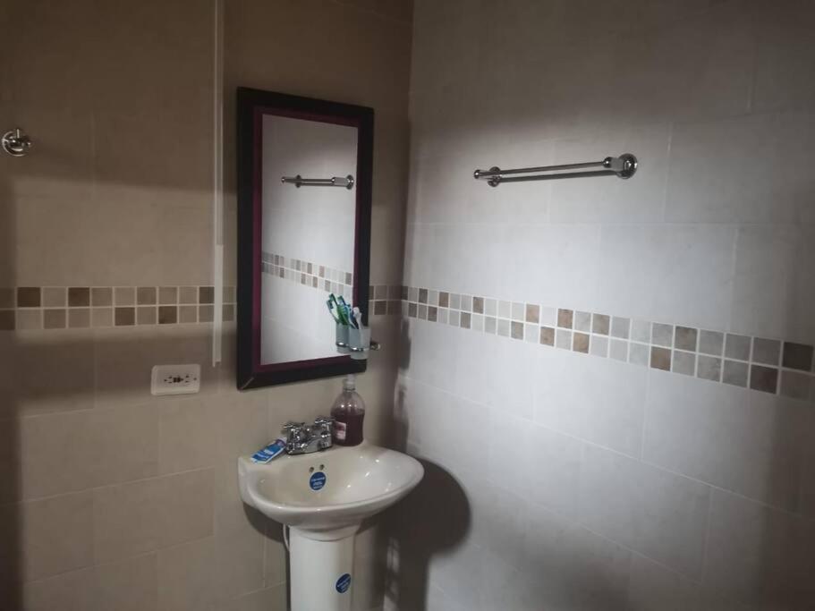 Agradable casa con piscina en tierra caliente
