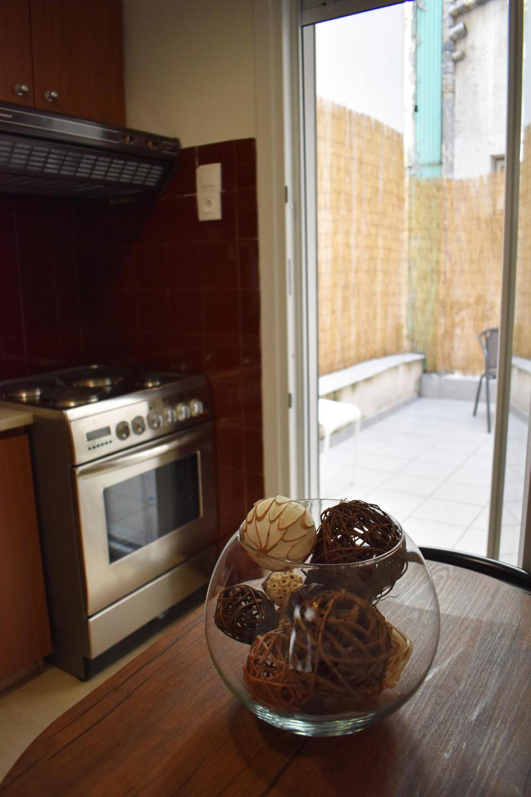 Olive - HappyHostGr - Downtown Apartment photo 3