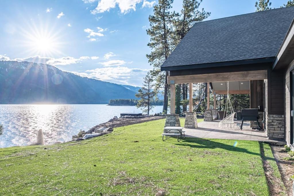 New Lakefront Modern Chalet With Panoramic Views view 2