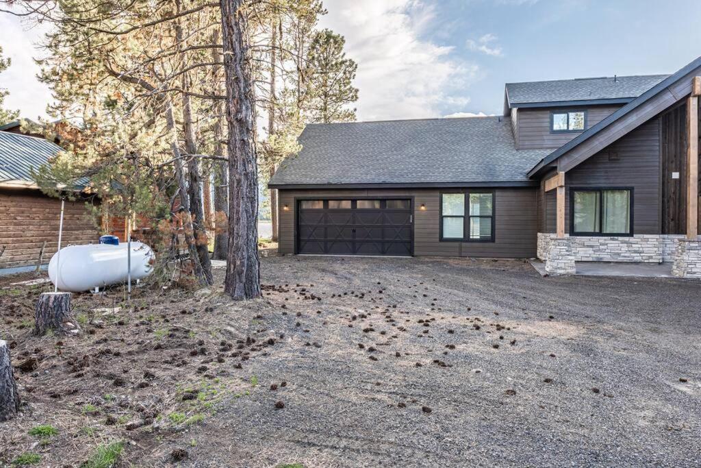 New Lakefront Modern Chalet With Panoramic Views view 4