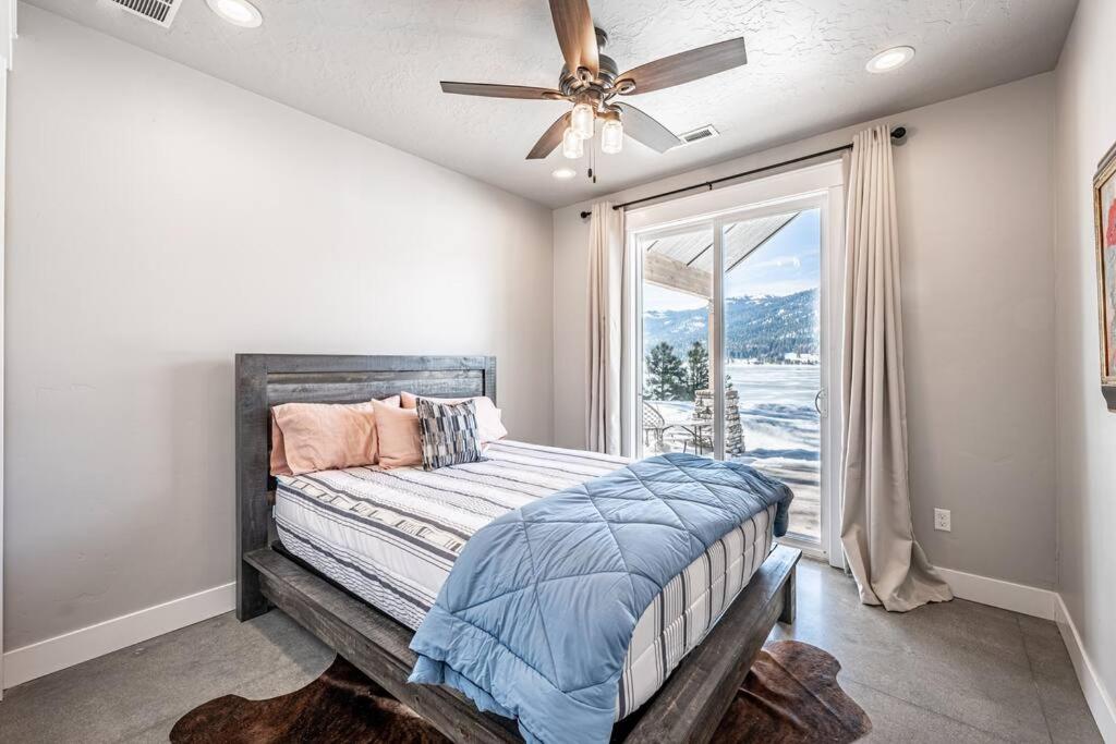 New Lakefront Modern Chalet With Panoramic Views view 5