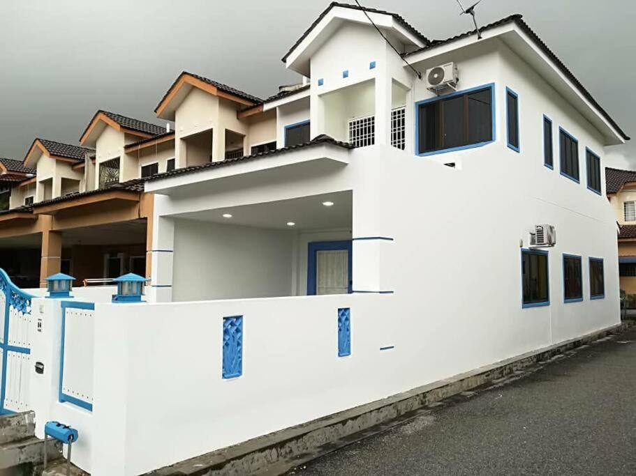 Santorini 4 Bedrooms Full Air Cond Entire Home by Grab A Stay photo 1