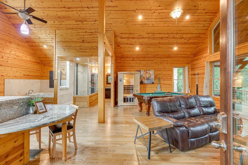 Perfect Couples Cabin w 2 Person Spa Bath view 5