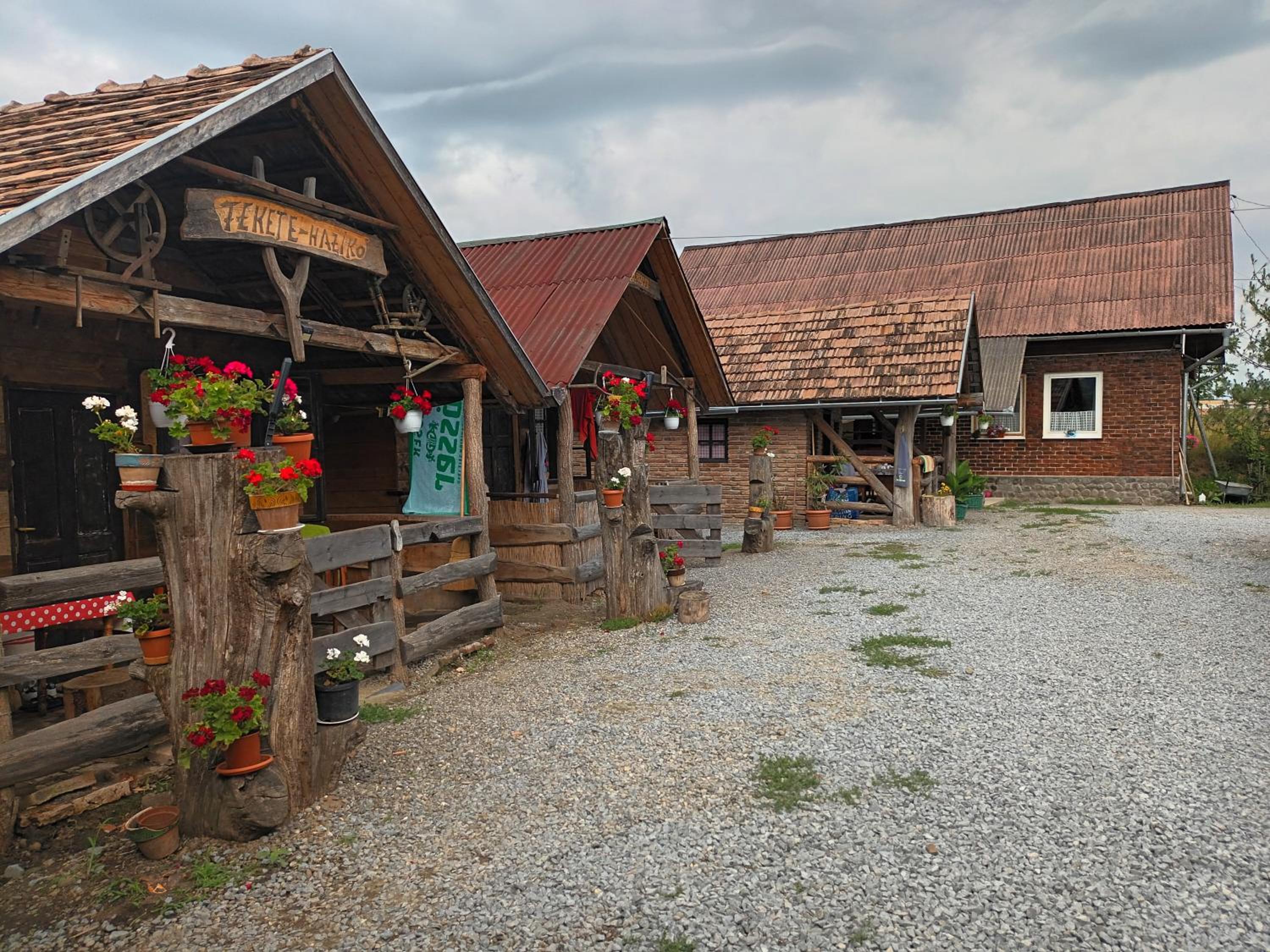 Casa Rustica Fehér Fekete Vendégházak view 3