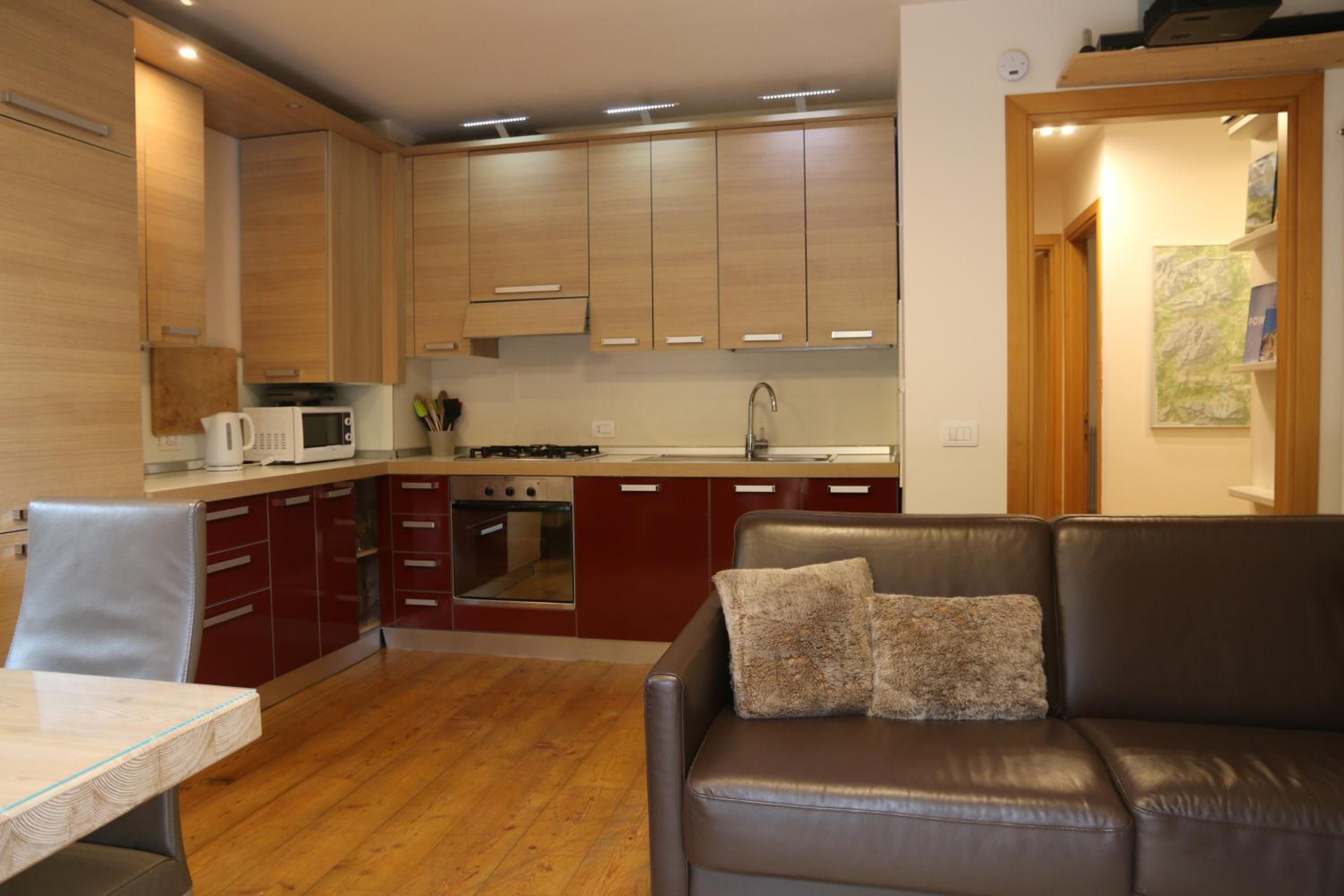 Italian Apartment with Hot Tub view 4