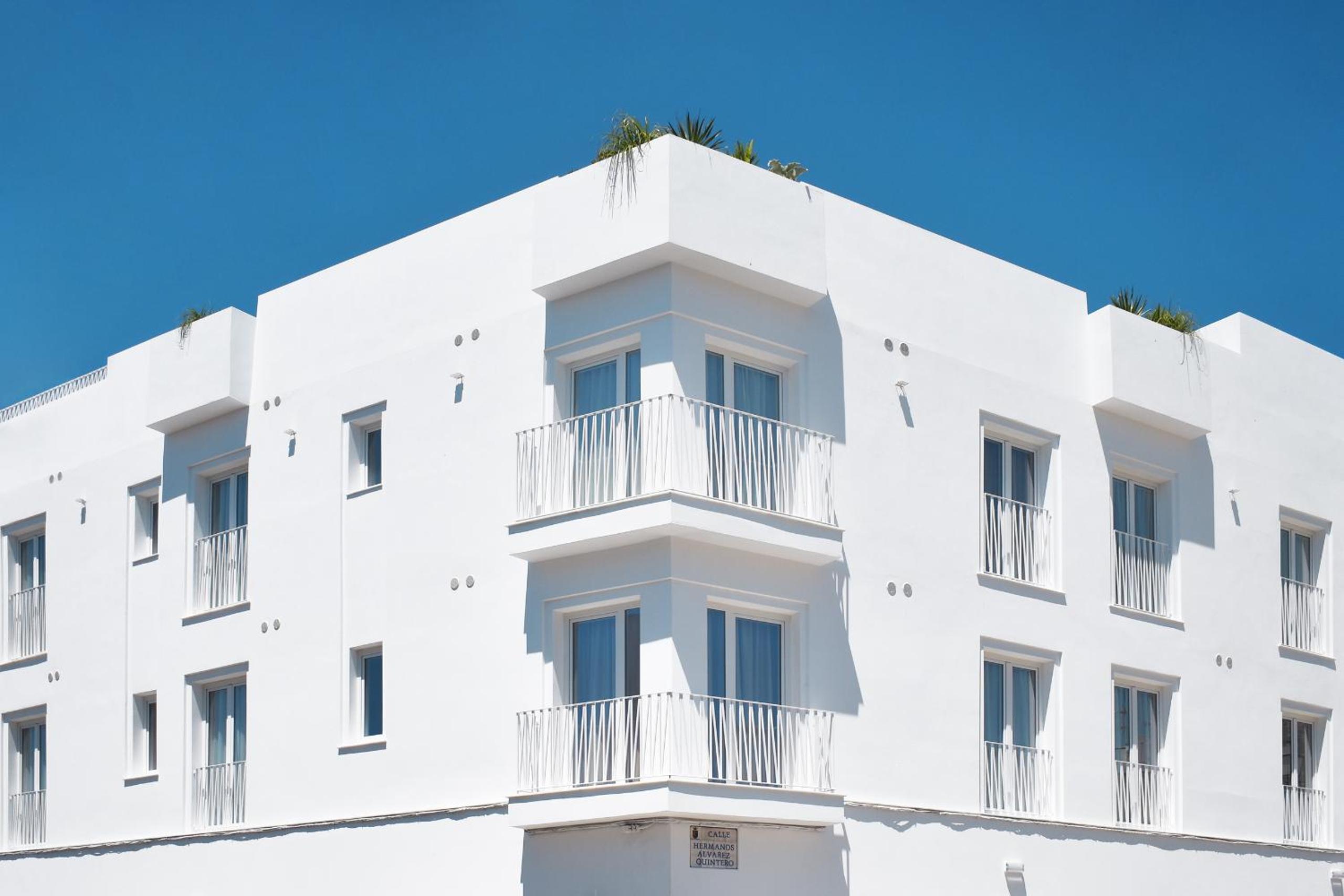 Hotel Rio Salado Conil Hostal - Image 1