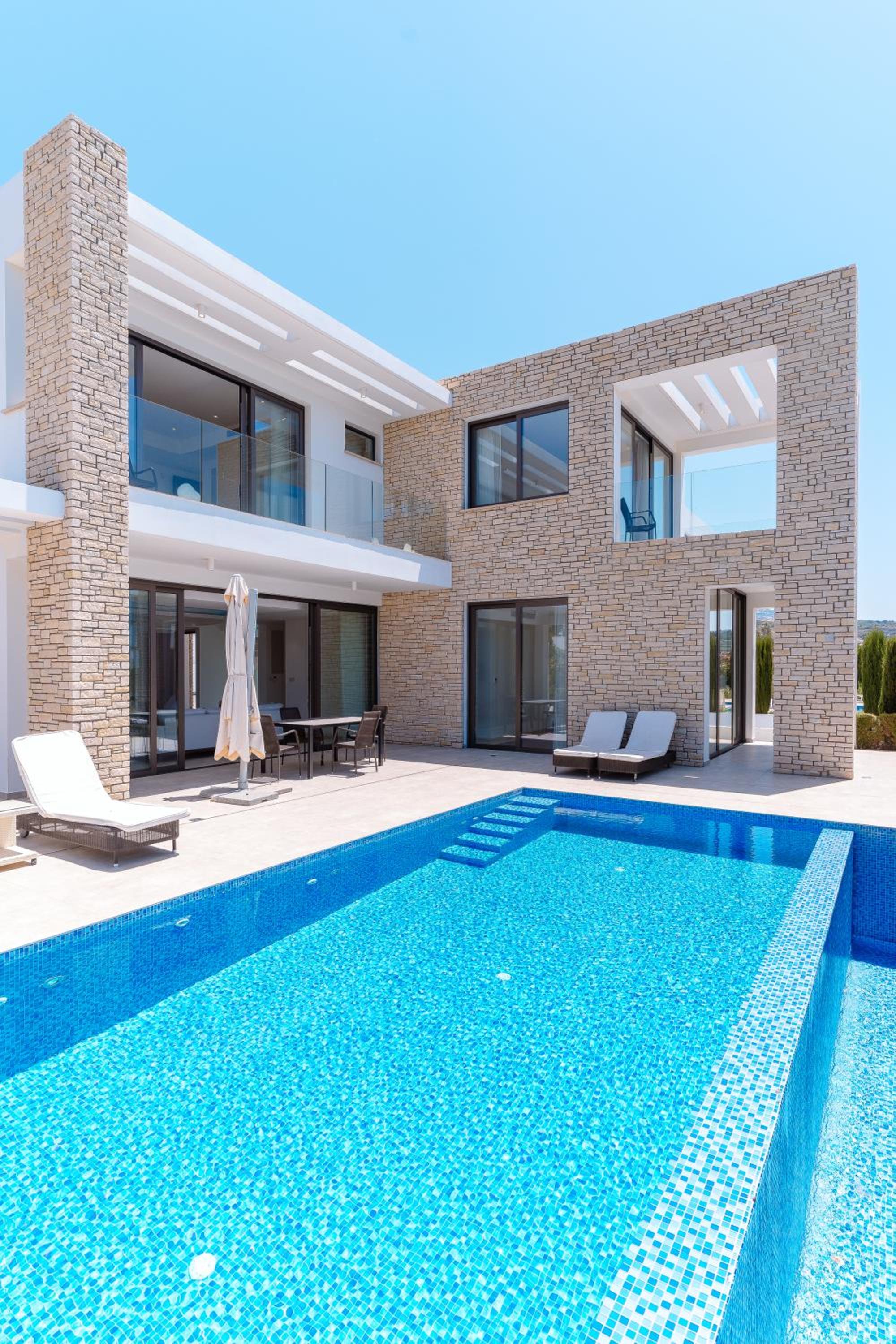 Hotel Coral Residences - Image 1