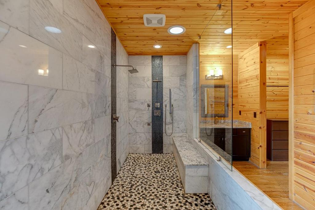 Deluxe Couples Cabin on Creek view 3