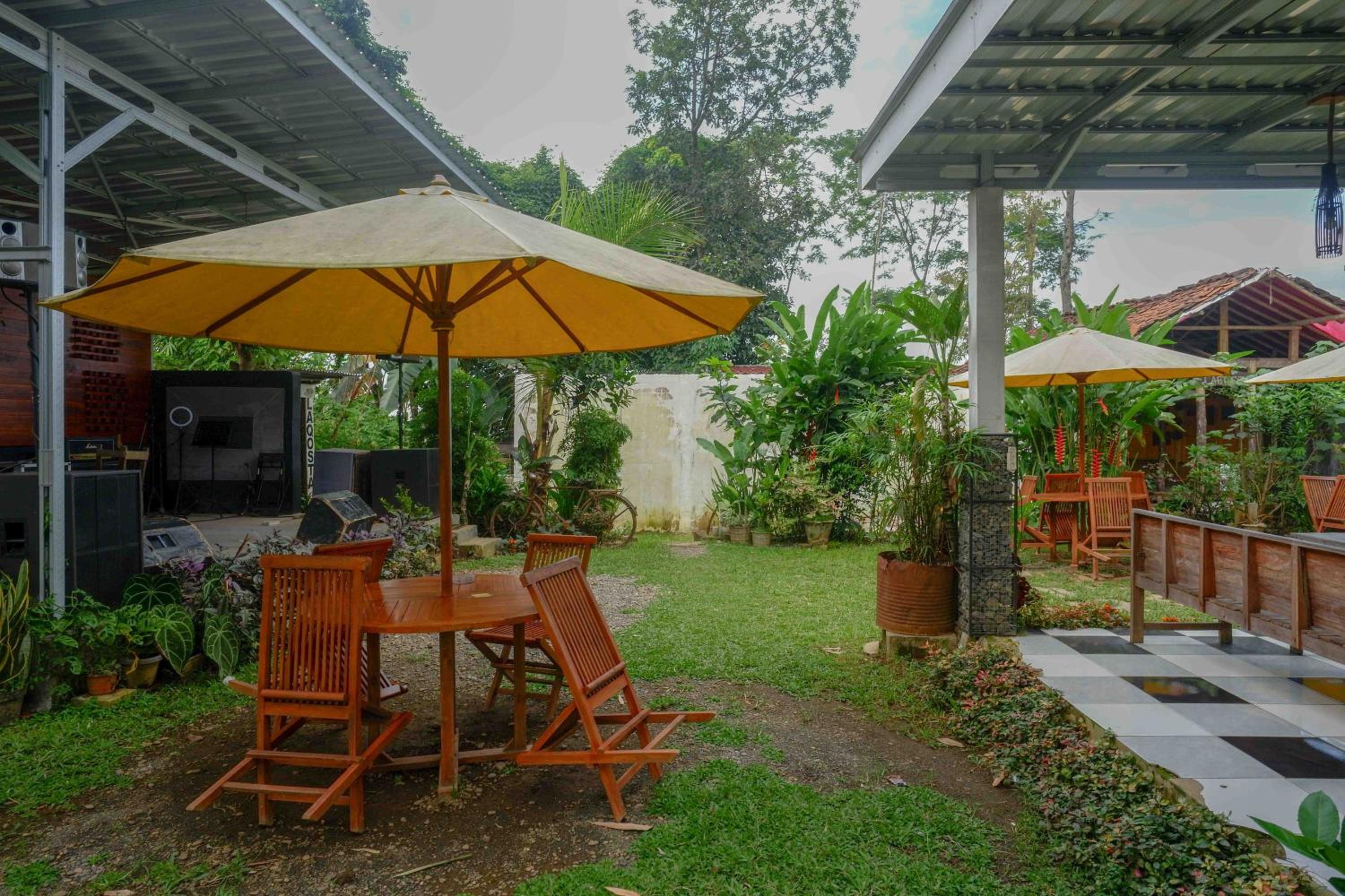 RedDoorz At Jalan Raya Baturaden view 4