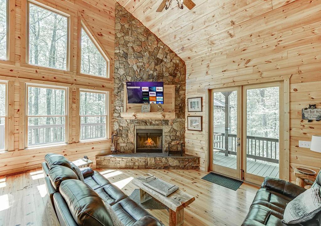 Wooded ViewsNear Helen w Fireplace & Hot Tub view 3