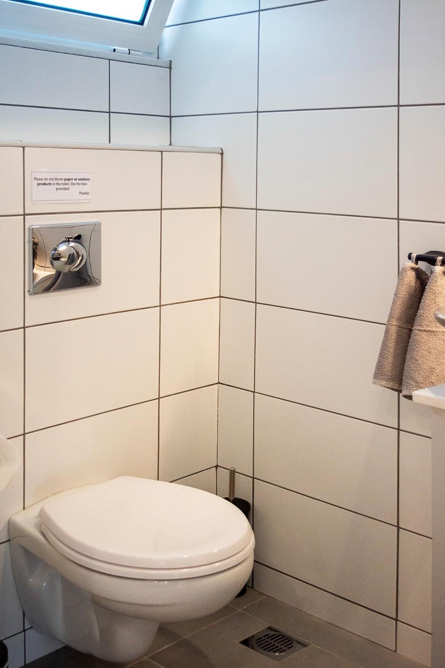 Stylish Modern Studio, Chalkida centre, seaside en Chalkida — bathroom