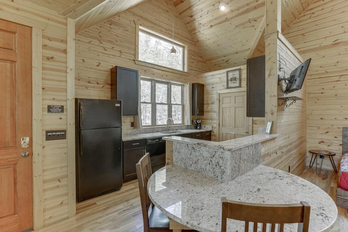 Valley Views From Romantic Cabin w Sauna