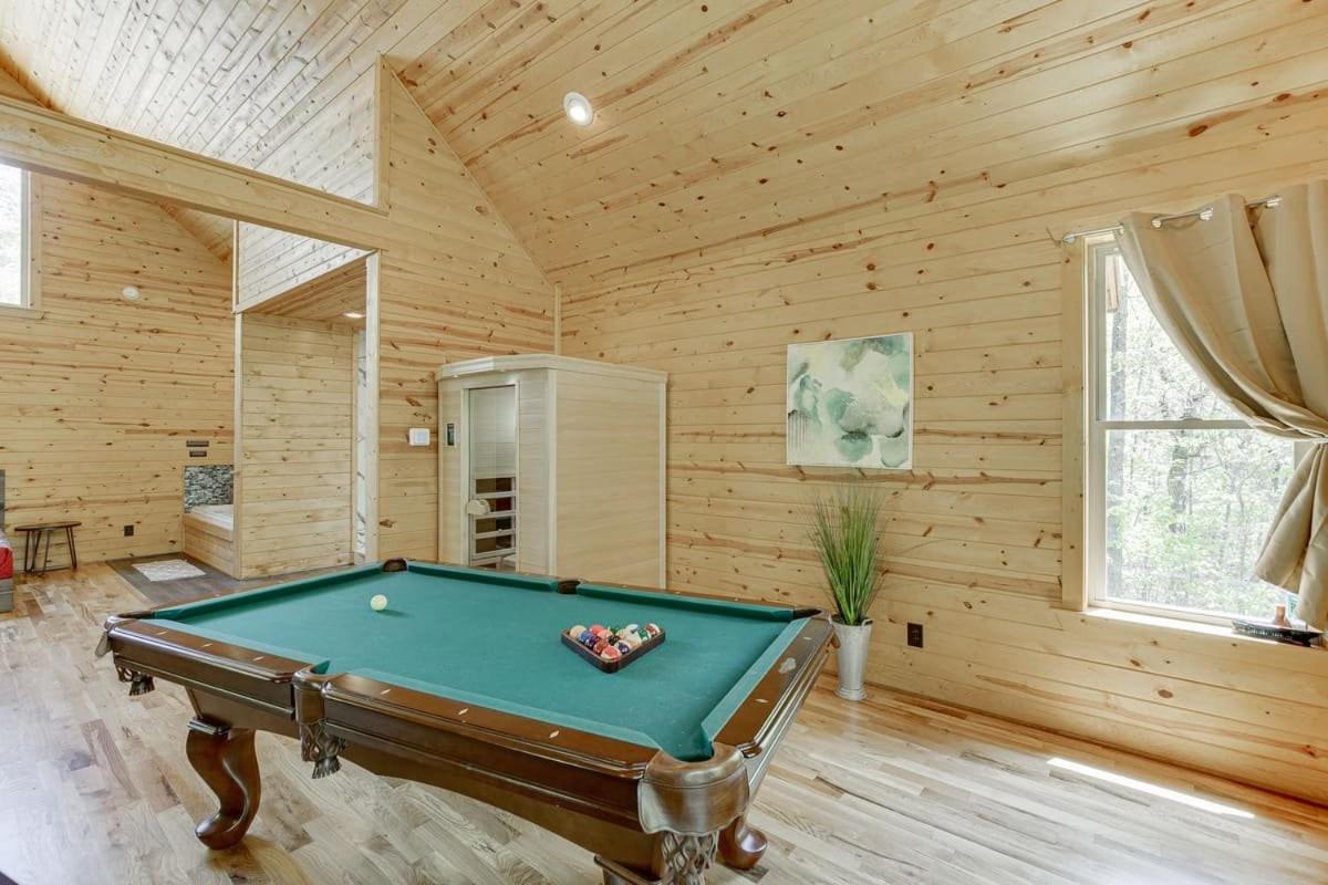Valley Views From Romantic Cabin w Sauna