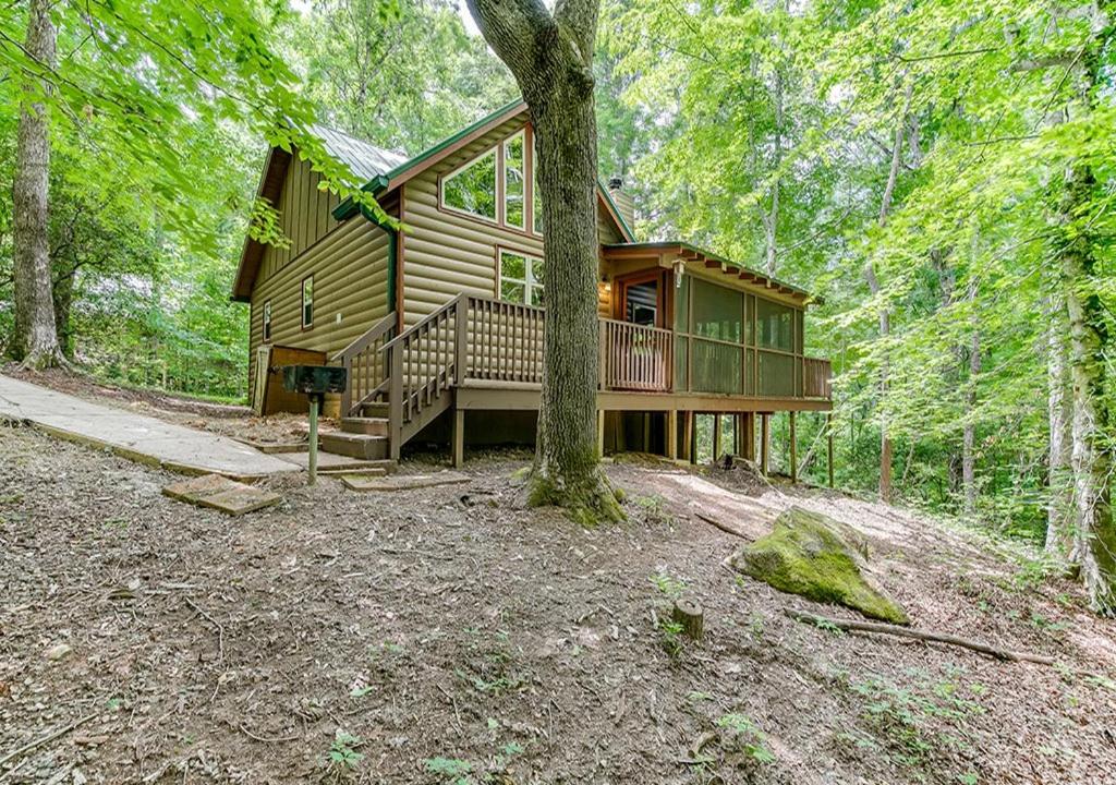 Hotel 2 Person Jacuzzi Spa W Creekside Firepit