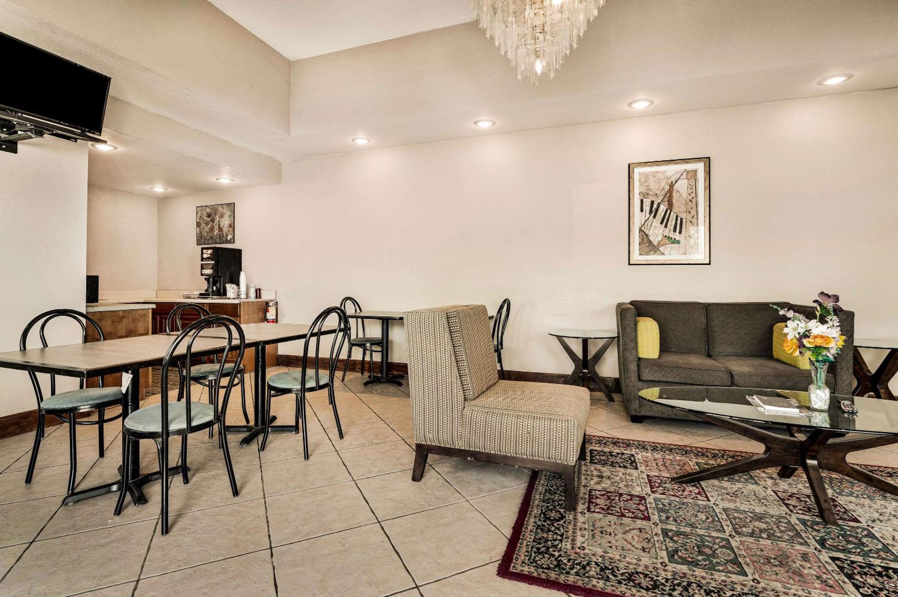Rodeway Inn Sandersville view 5