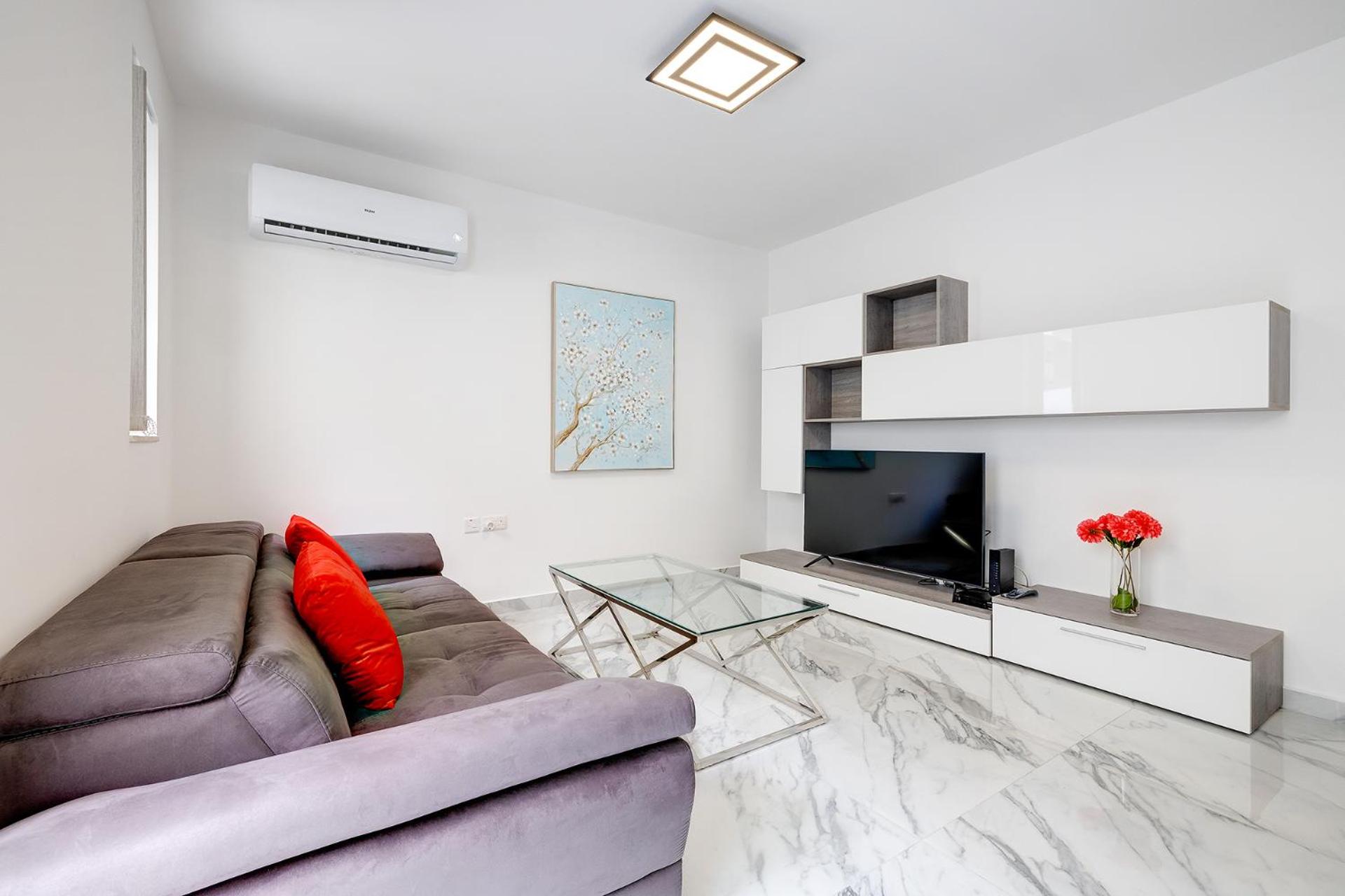 Cosy Apartment steps to St George's Bay — St Julian's