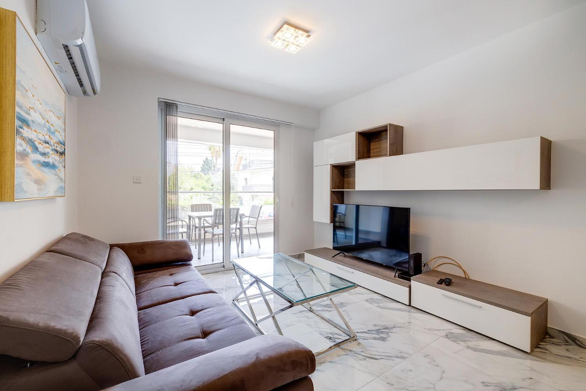 Modern Apartment steps to St George's Bay — St Julian's