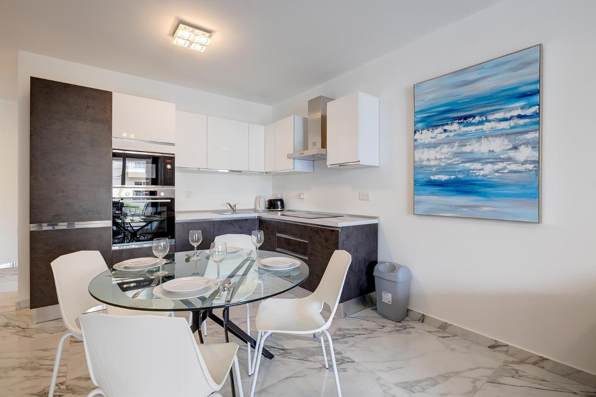 Modern Apartment steps to St George's Bay photo 2