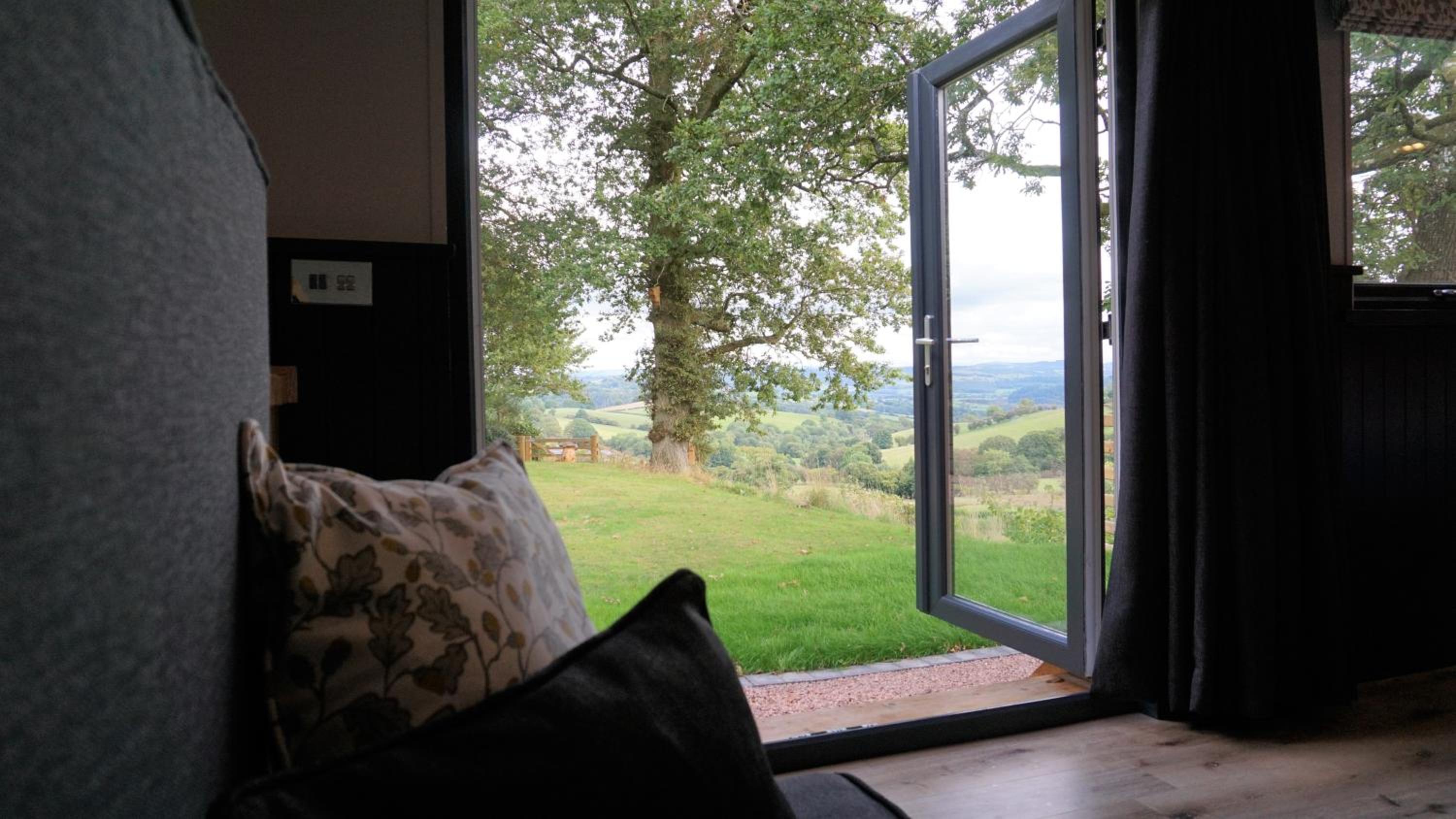 Hotel Little Acorn - Luxury Shepherds Hut / Lodge With Private Hot Tub And Garden