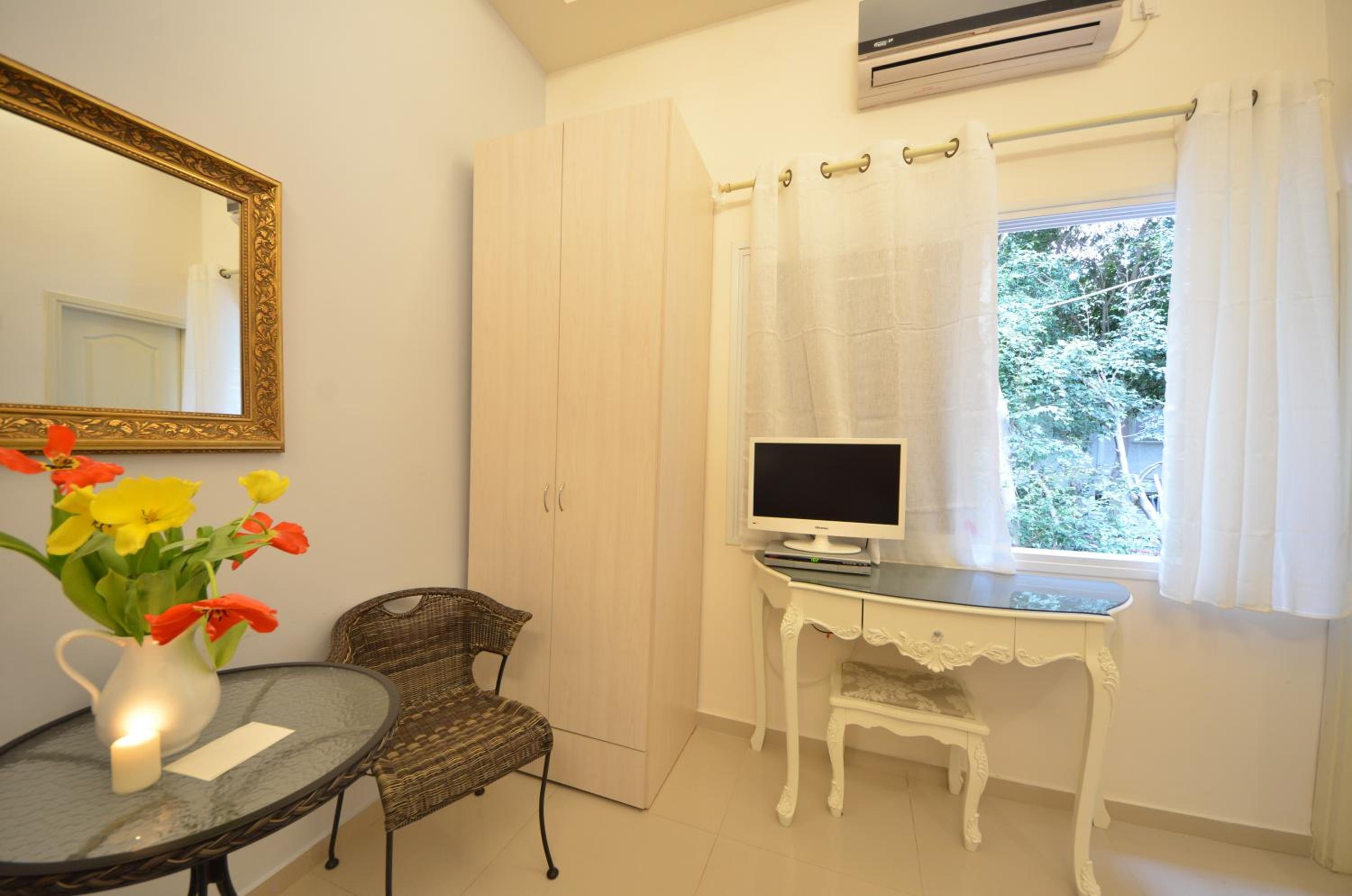 Pinsker Garden Apartment - Petah Tikva