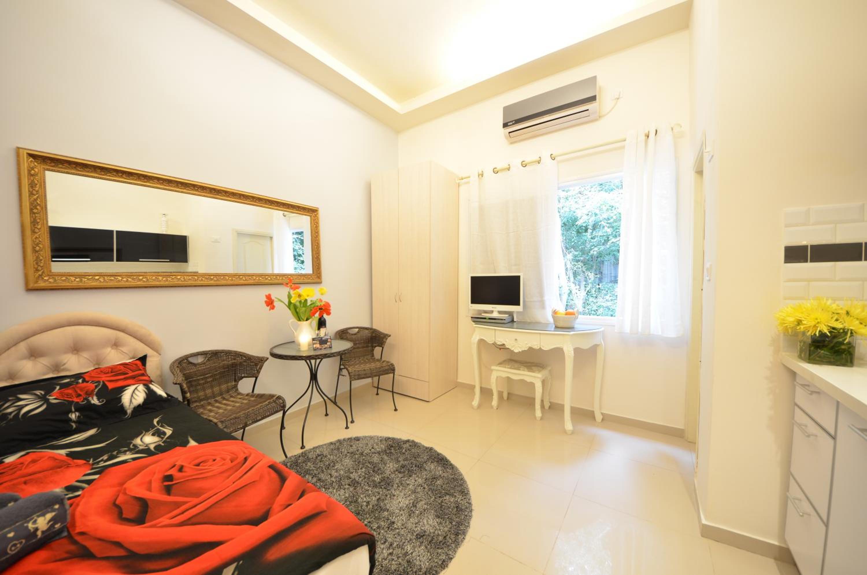 Pinsker Garden Apartment - Petah Tikva