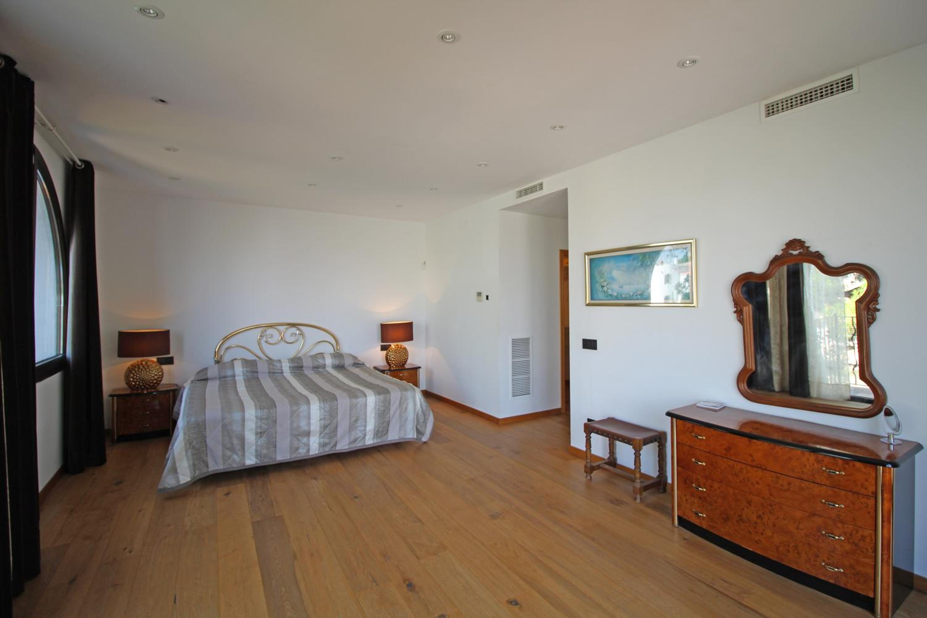 Apart-rent Villa Requesens 0003 view 4