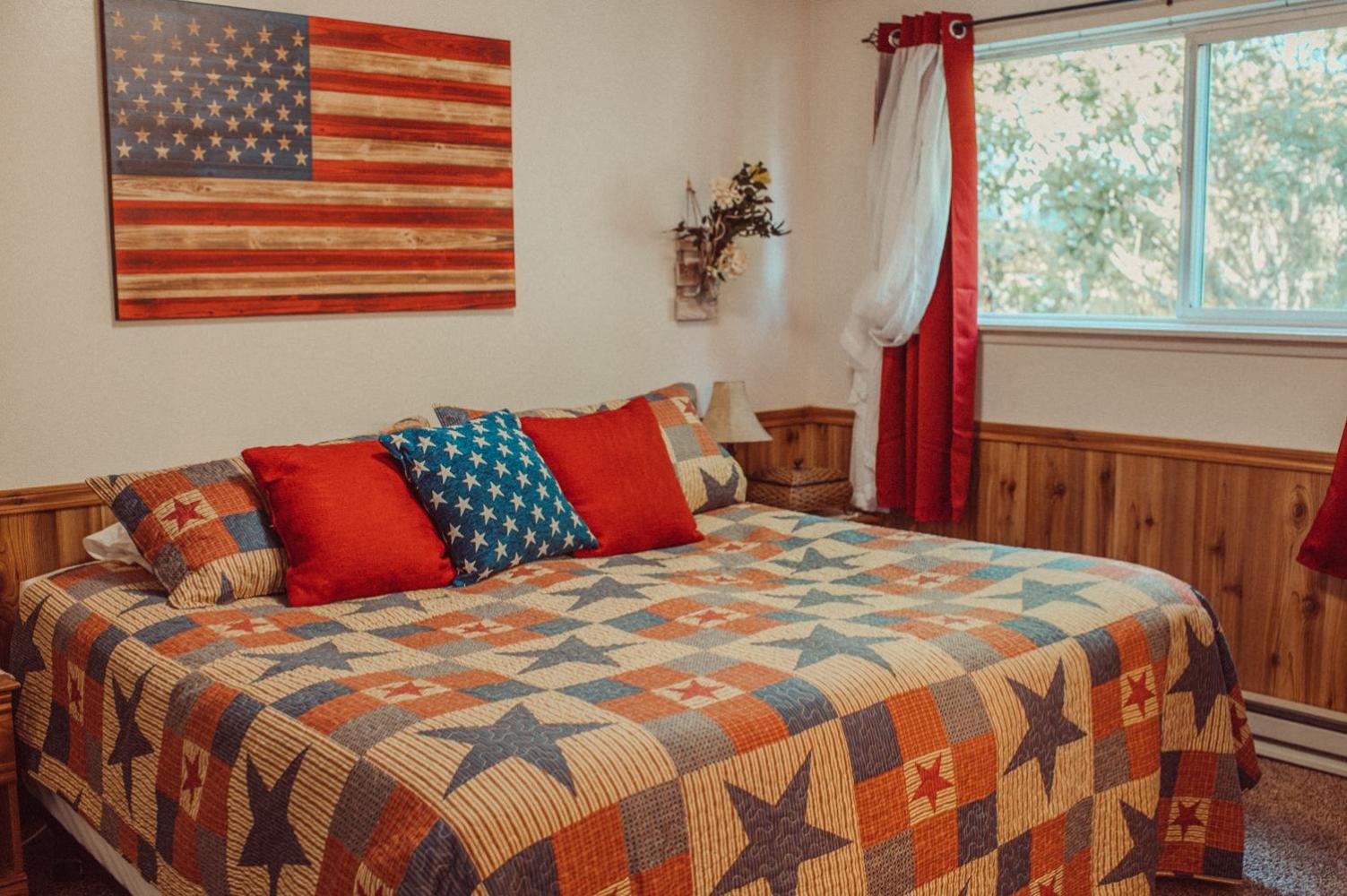 Homer Vacations - Pioneer Inn Downtown - Property Image 3