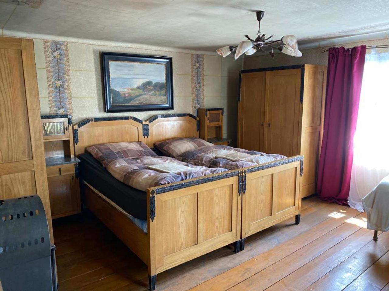 Old Summer House with renovated bathroom