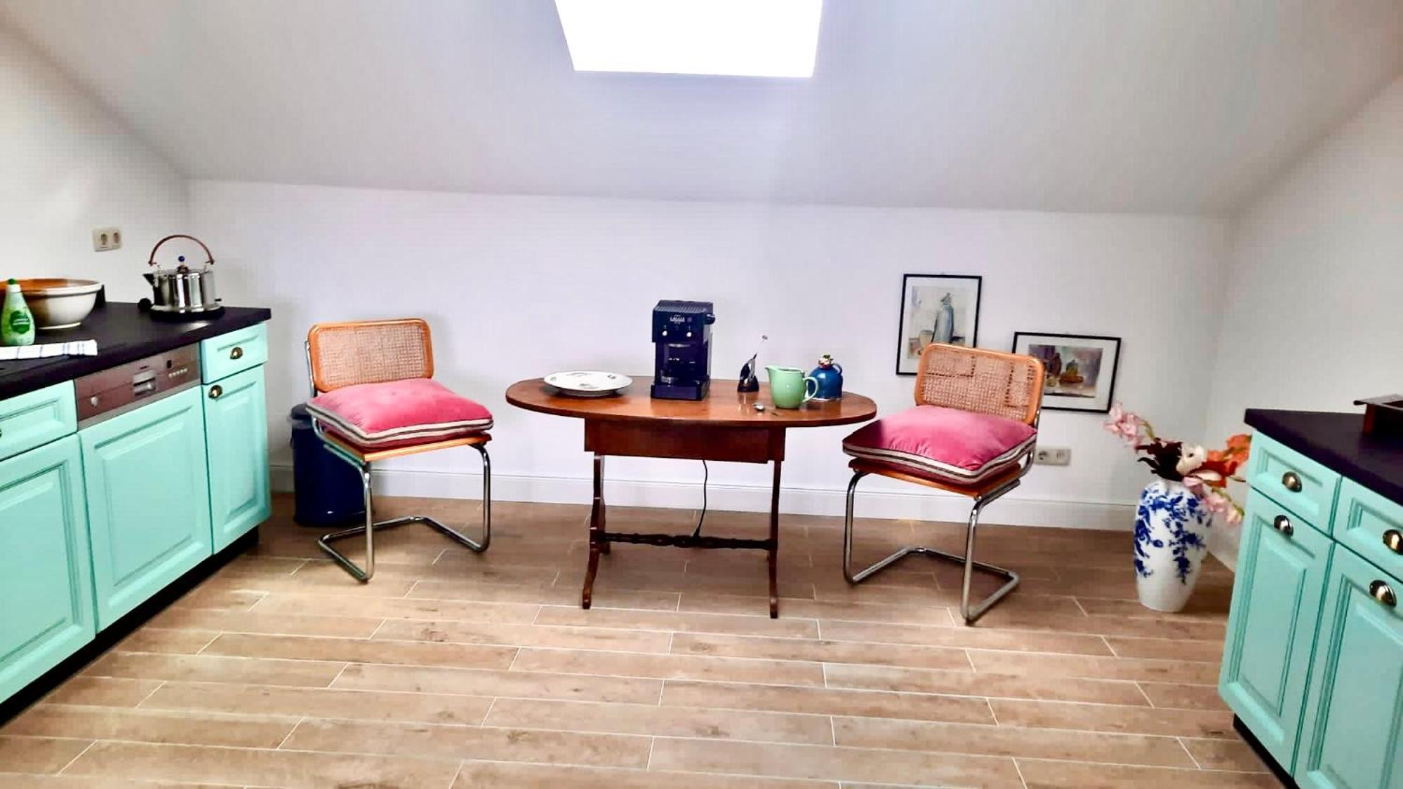 Ruhige Ferienwohnung in seenaher Künstlervilla in Gstadt