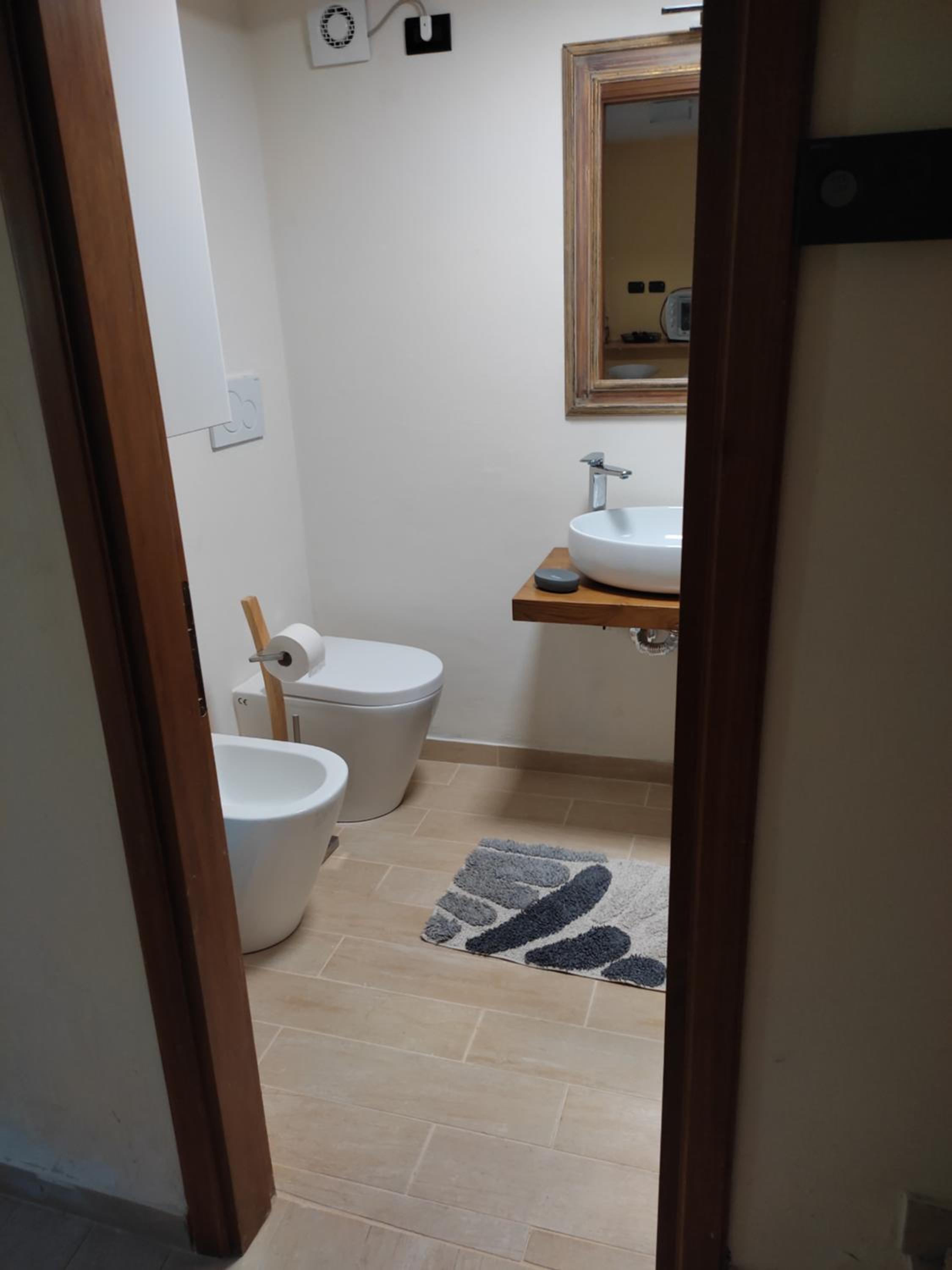 LA CASETTA en Vallo di Nera — bathroom