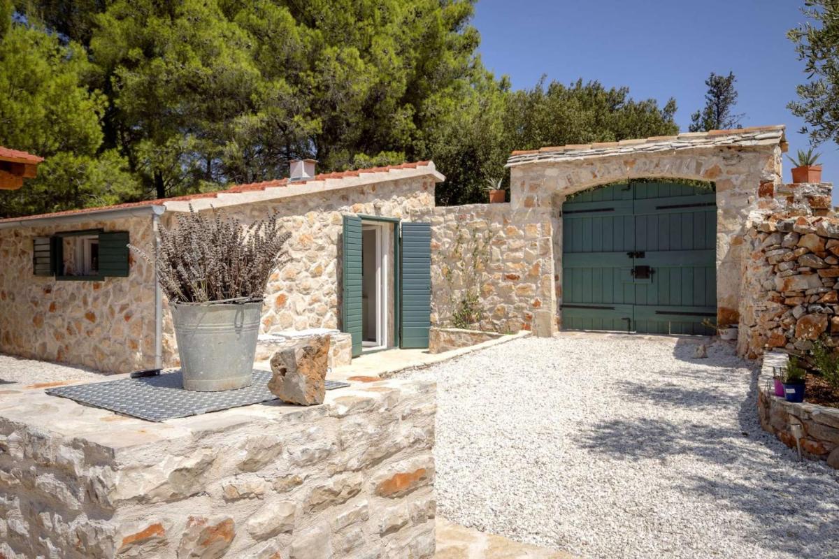 Lavender Dreams Cottage Hvar view 5