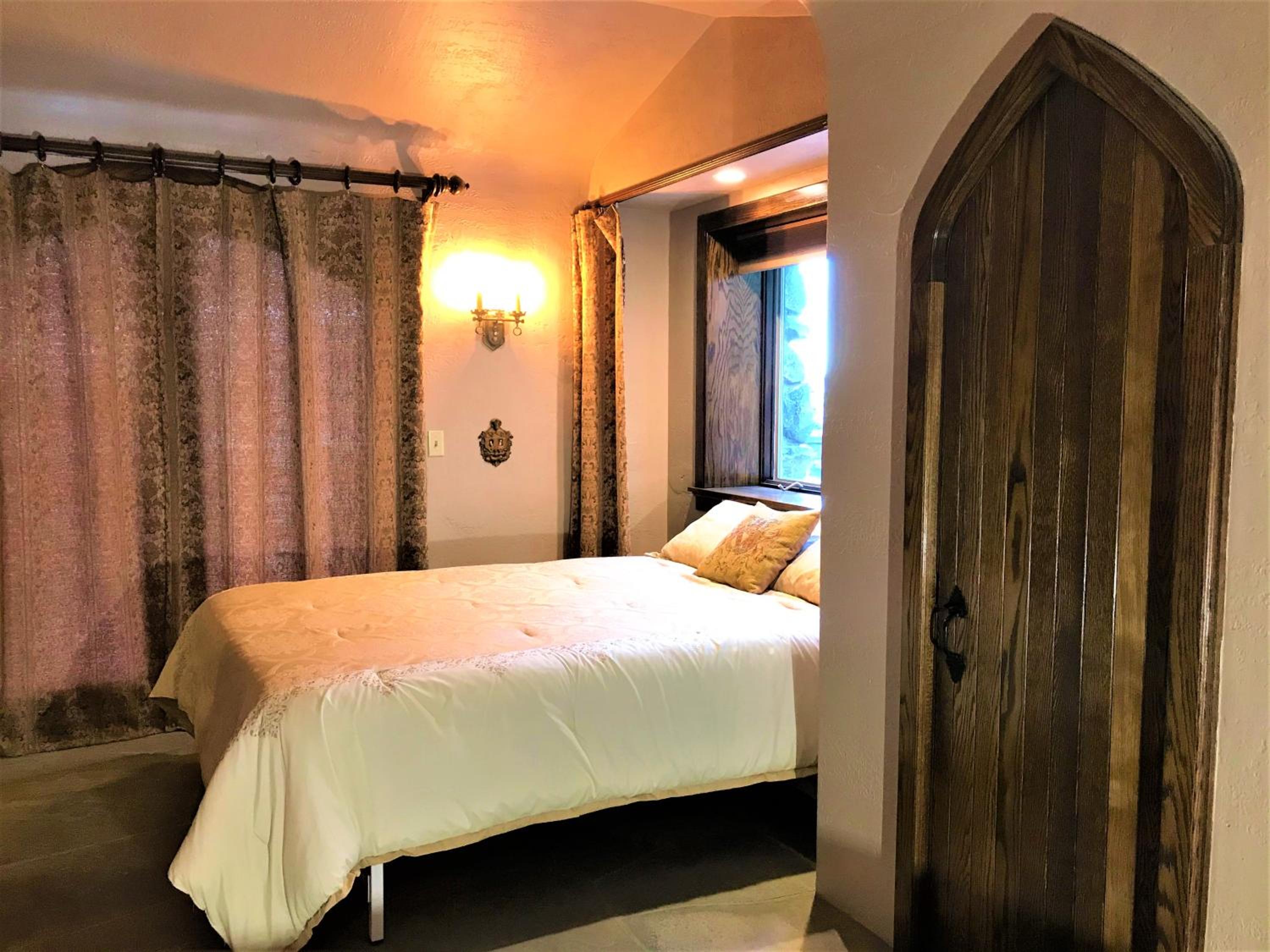 HIGHLANDS CASTLE overlooking Lake George plus 2 other CASTLES & SUITES