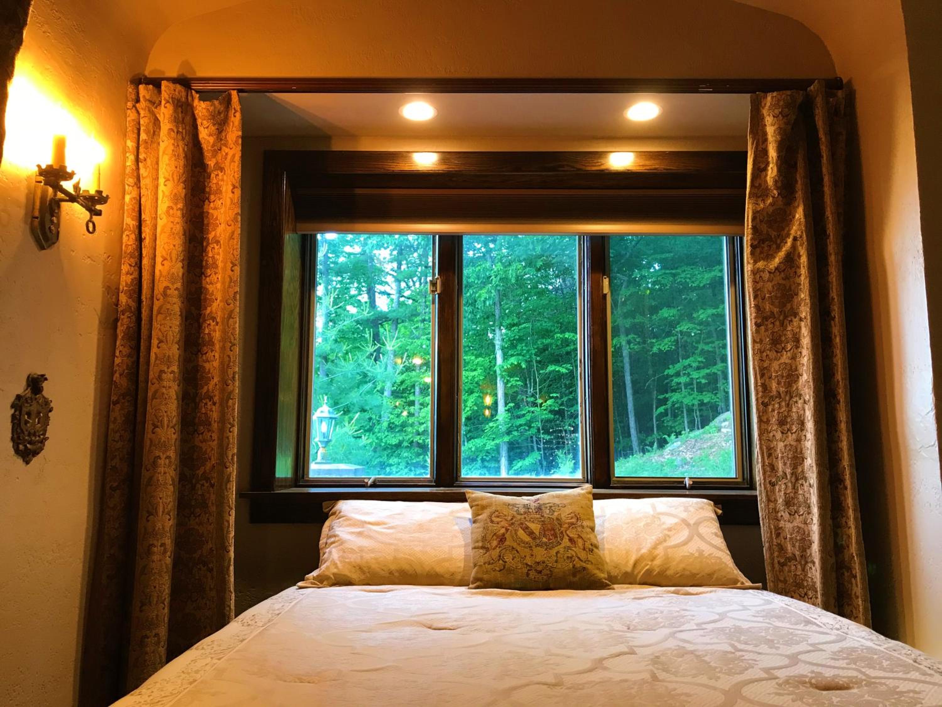 HIGHLANDS CASTLE overlooking Lake George plus 2 other CASTLES & SUITES