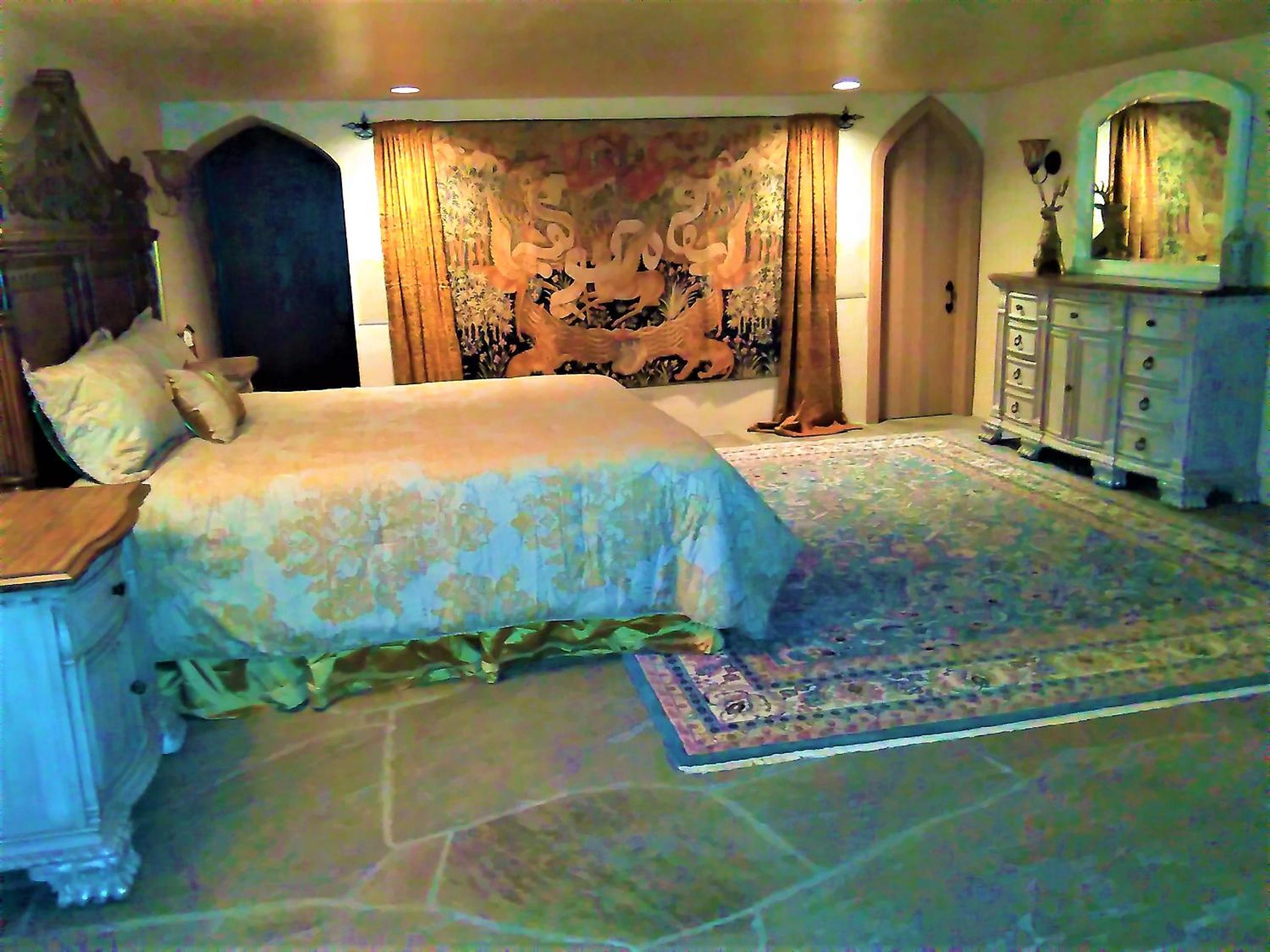 HIGHLANDS CASTLE overlooking Lake George plus 2 other CASTLES & SUITES